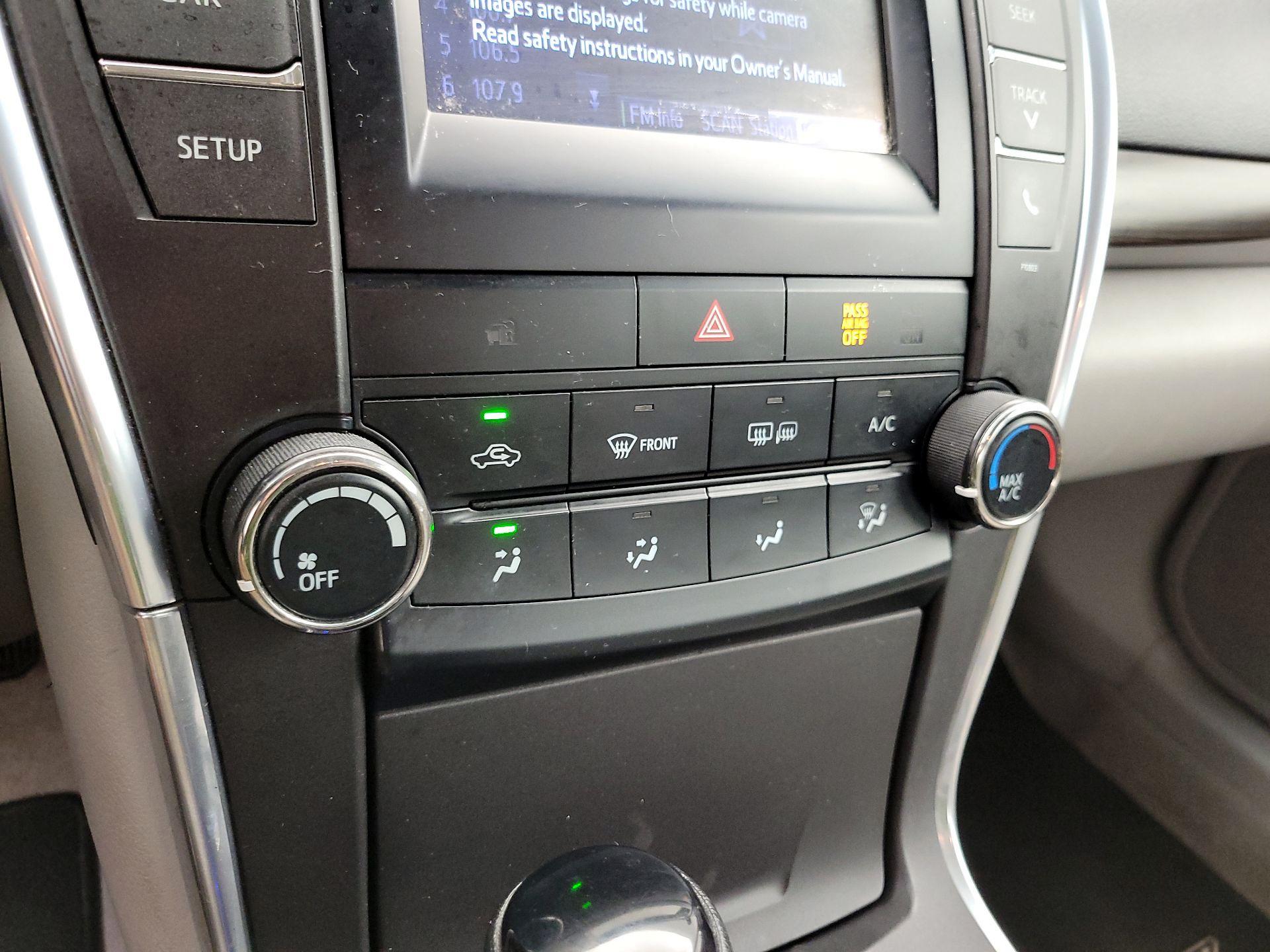 Thumbnail: 2015 Toyota Camry - 16