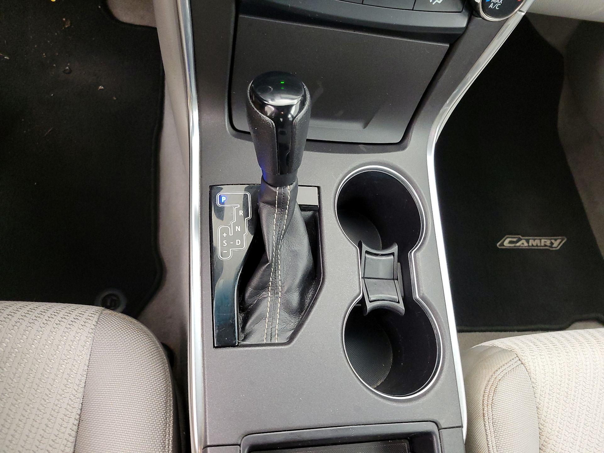 Thumbnail: 2015 Toyota Camry - 17