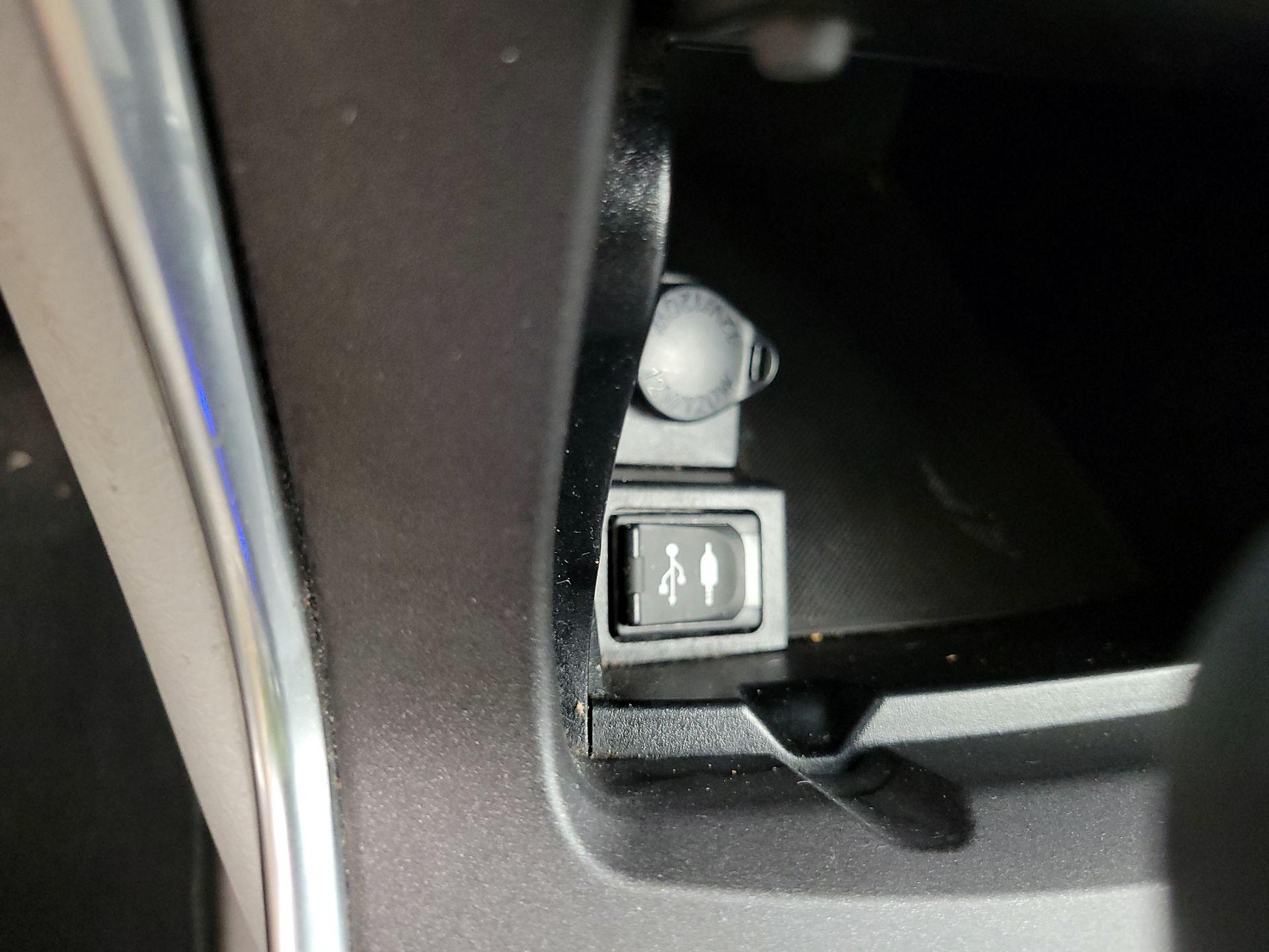 Thumbnail: 2015 Toyota Camry - 18