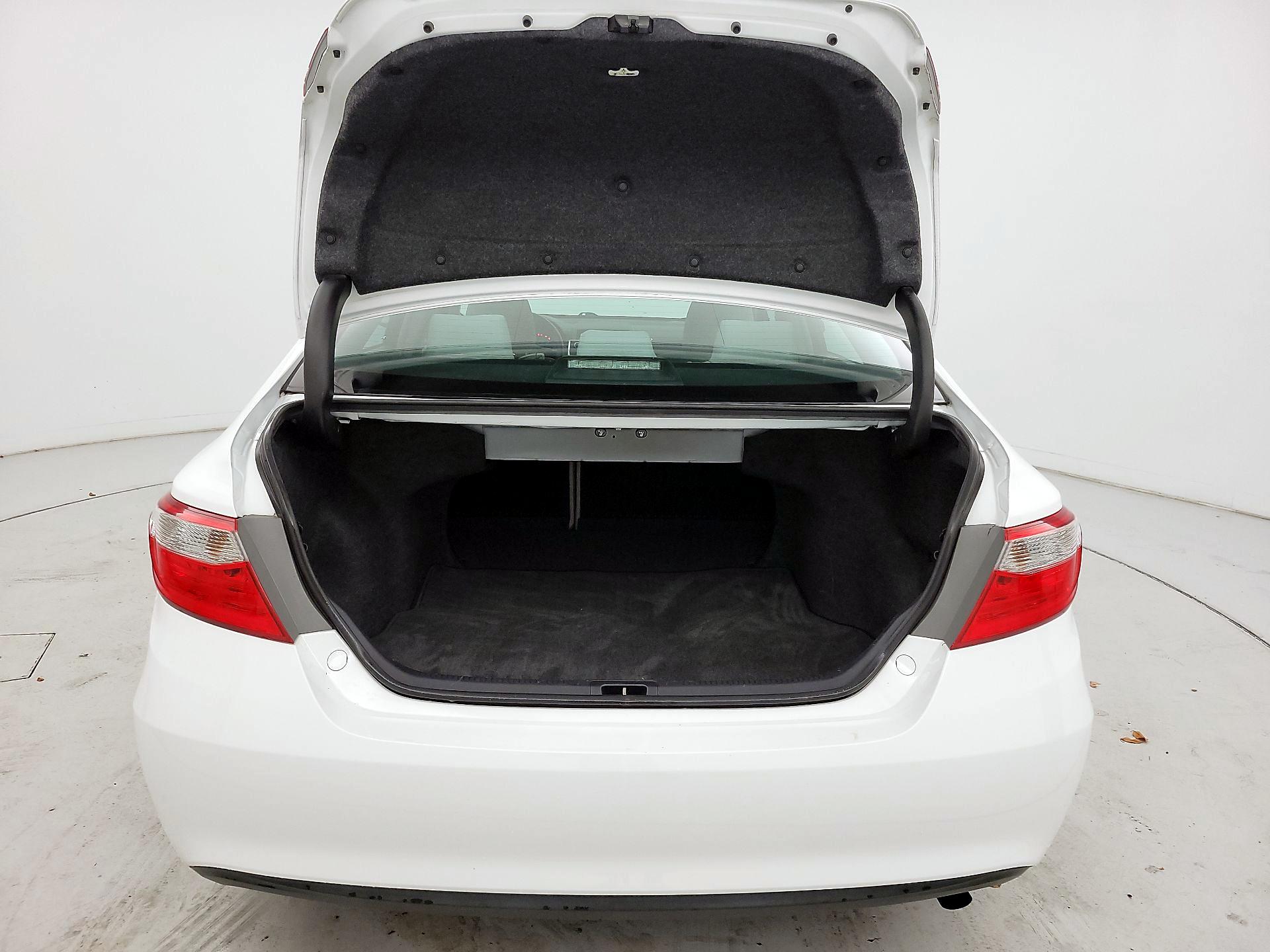 Thumbnail: 2015 Toyota Camry - 20