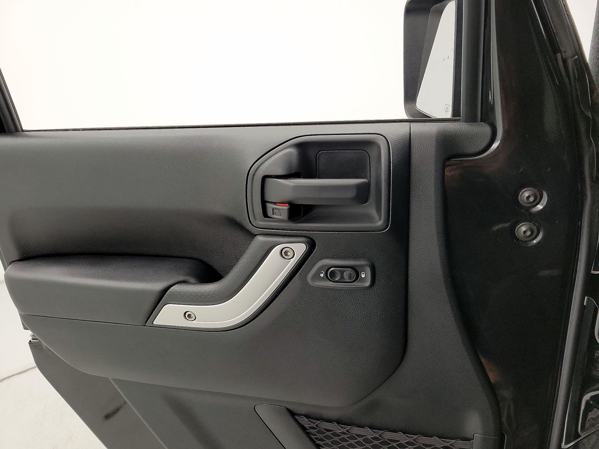 Thumbnail: 2018 Jeep Wrangler - 12