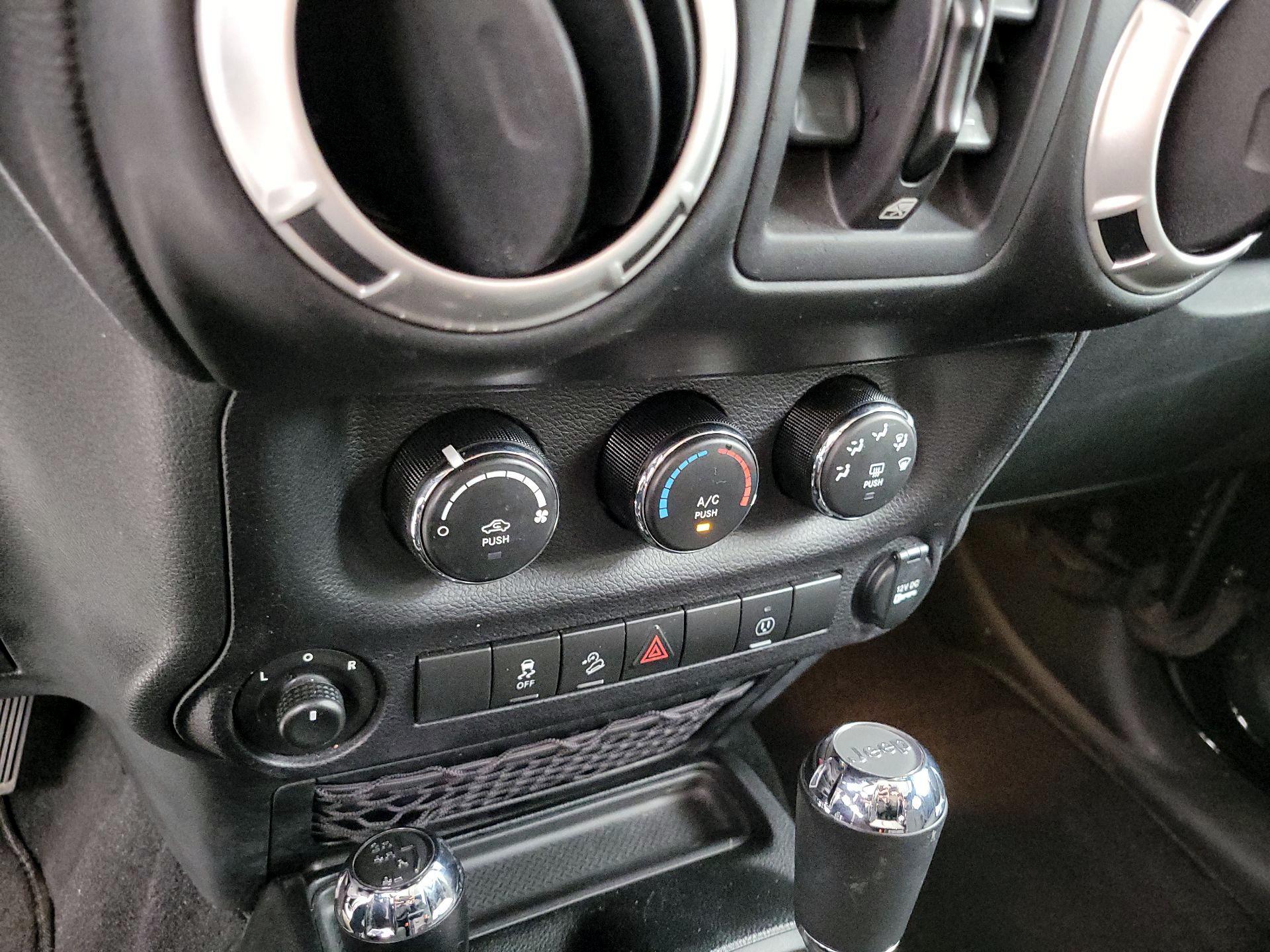 Thumbnail: 2018 Jeep Wrangler - 15