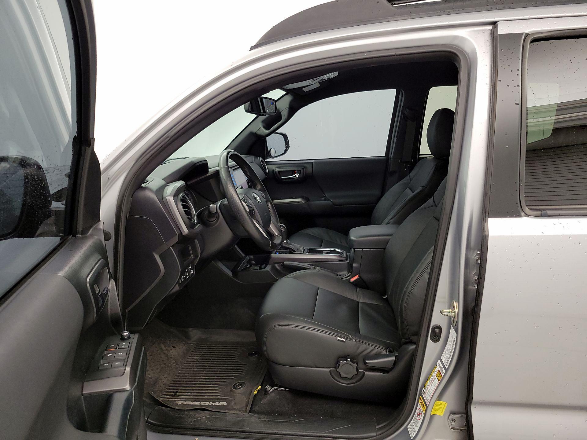 Thumbnail: 2017 Toyota Tacoma - 11