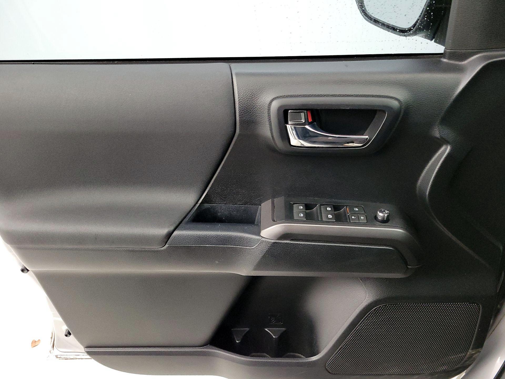 Thumbnail: 2017 Toyota Tacoma - 12