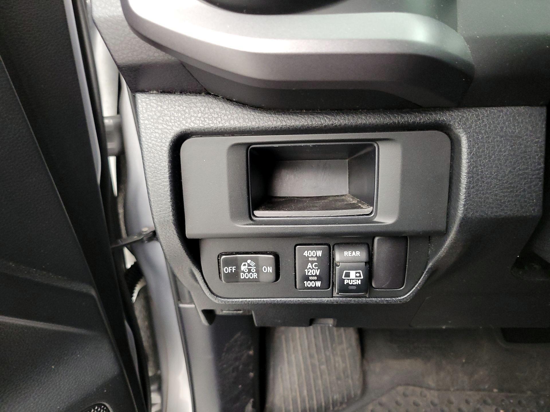 Thumbnail: 2017 Toyota Tacoma - 13