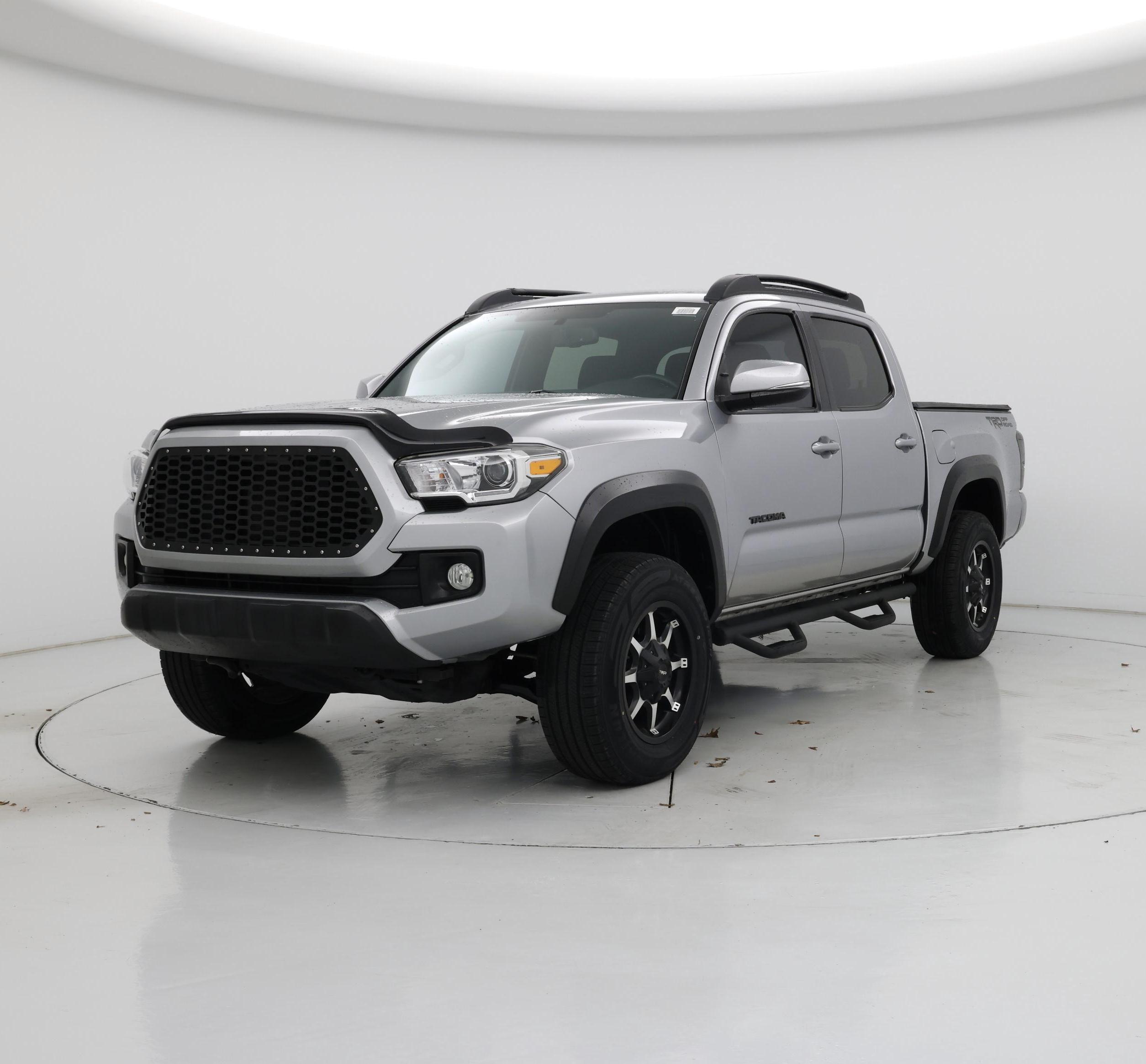 Thumbnail: 2017 Toyota Tacoma - 4