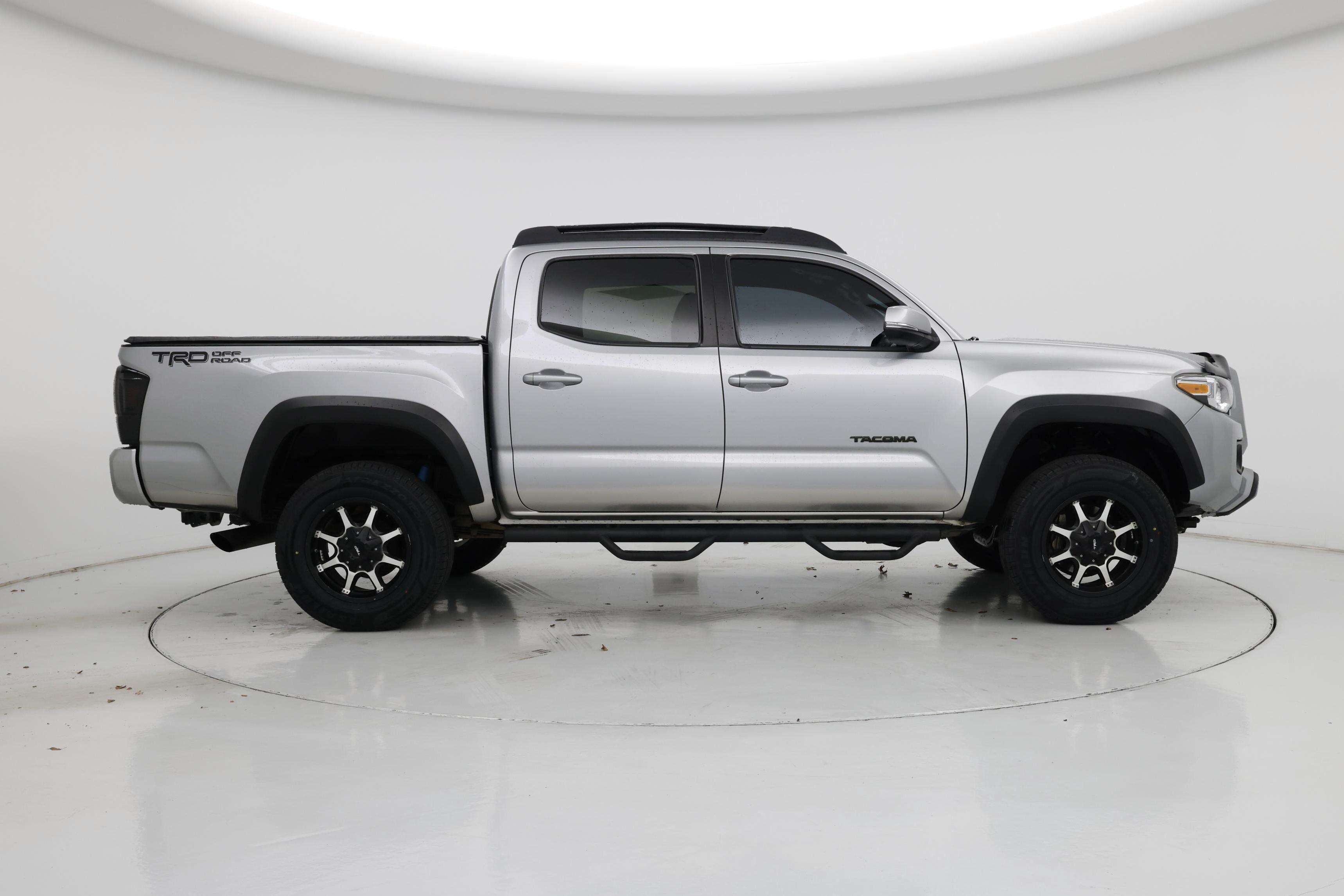 Thumbnail: 2017 Toyota Tacoma - 7