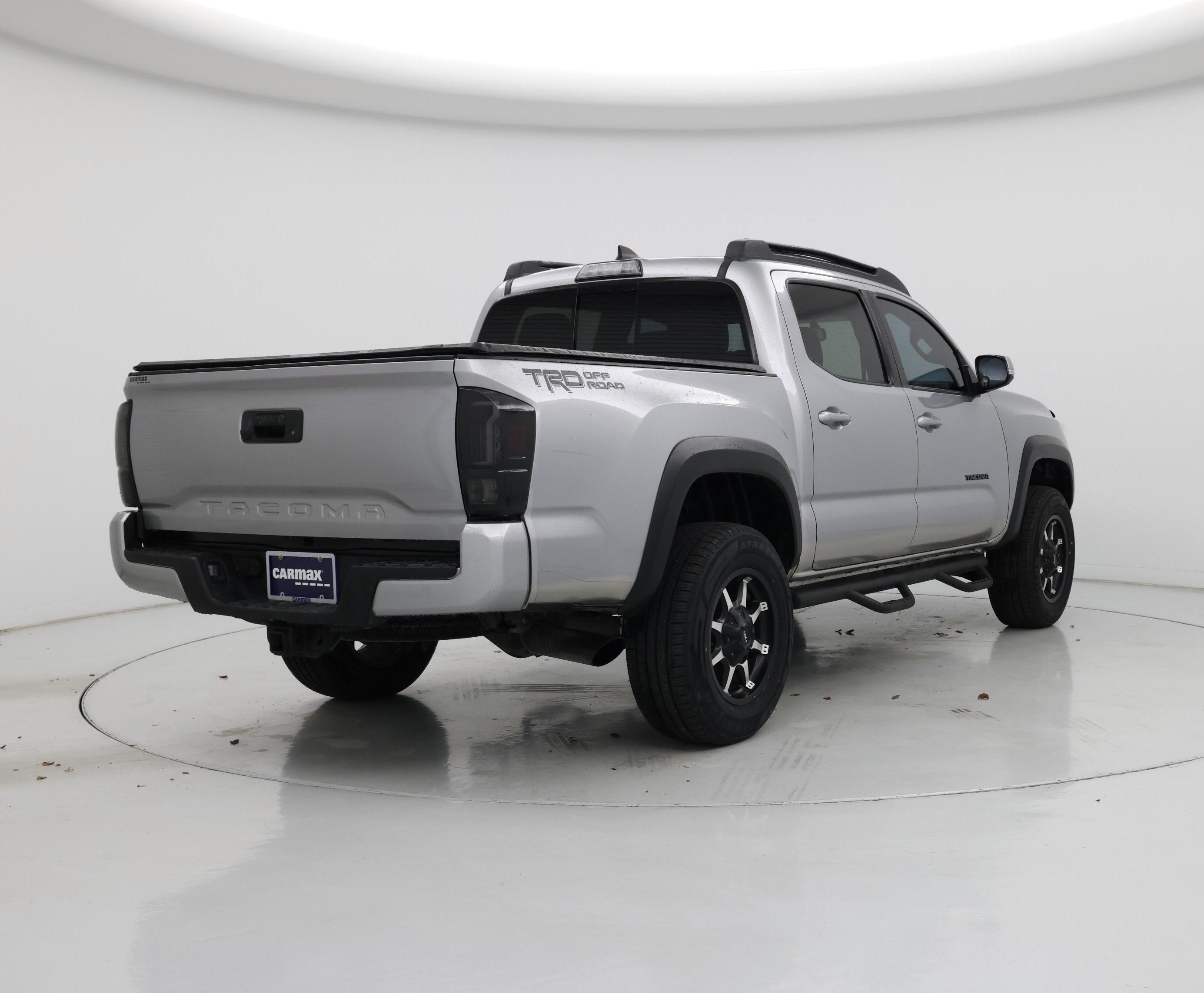 Thumbnail: 2017 Toyota Tacoma - 8