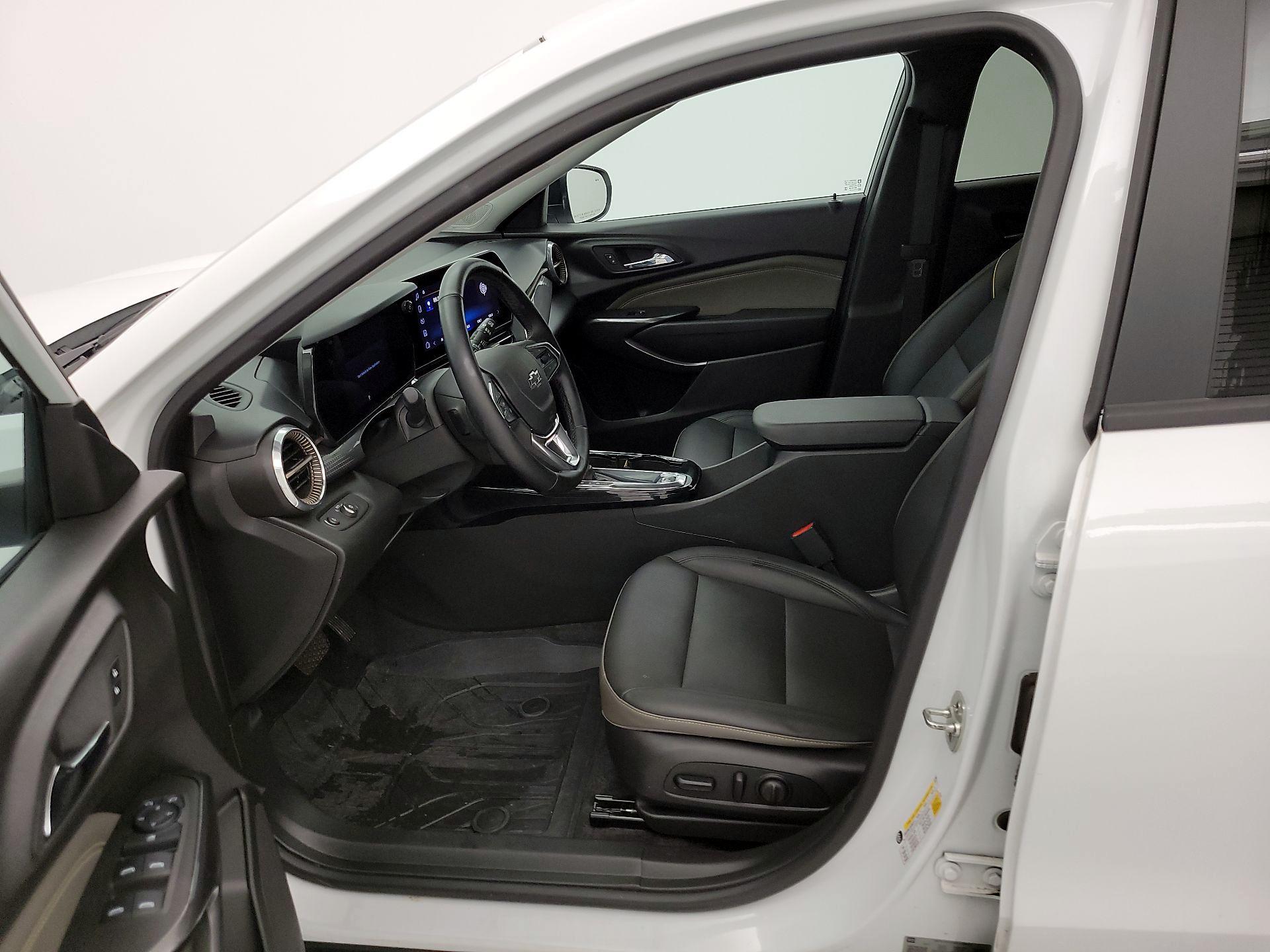 Thumbnail: 2025 Chevrolet Trax - 11