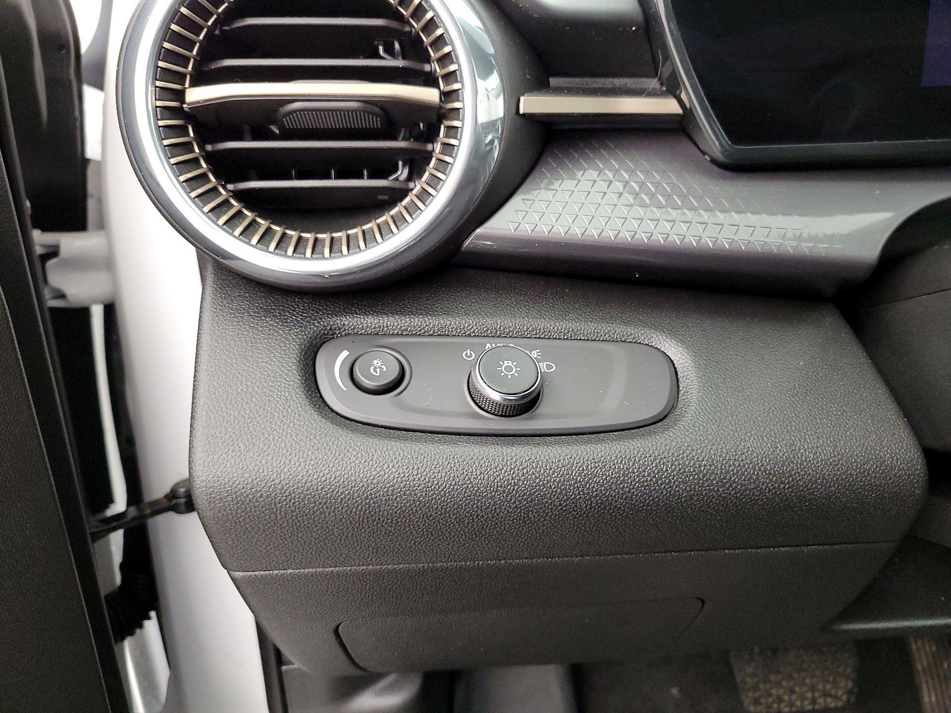 Thumbnail: 2025 Chevrolet Trax - 13