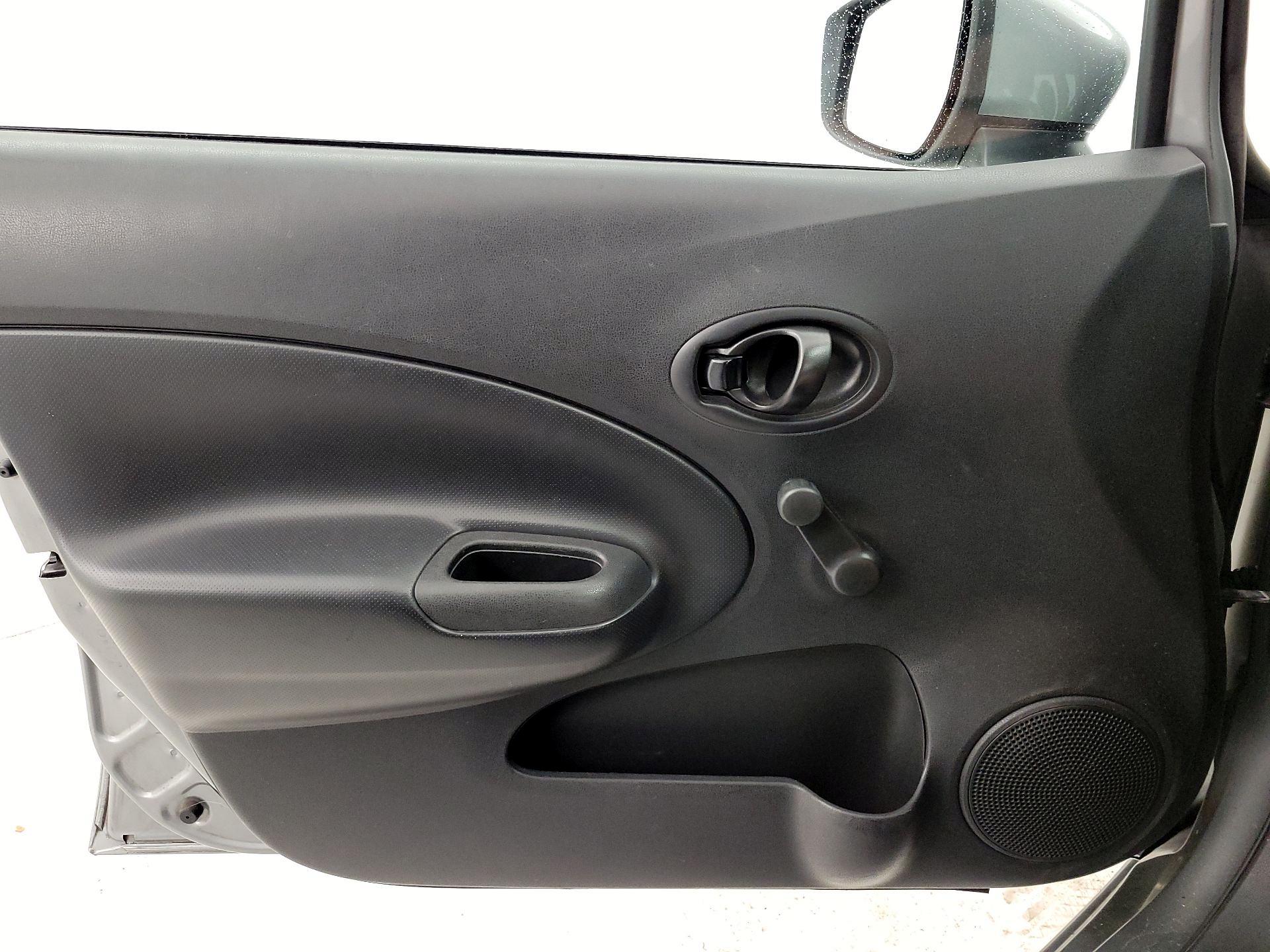 Thumbnail: 2015 Nissan Versa Note - 12