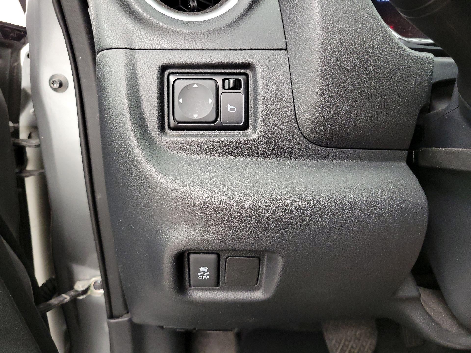 Thumbnail: 2015 Nissan Versa Note - 13