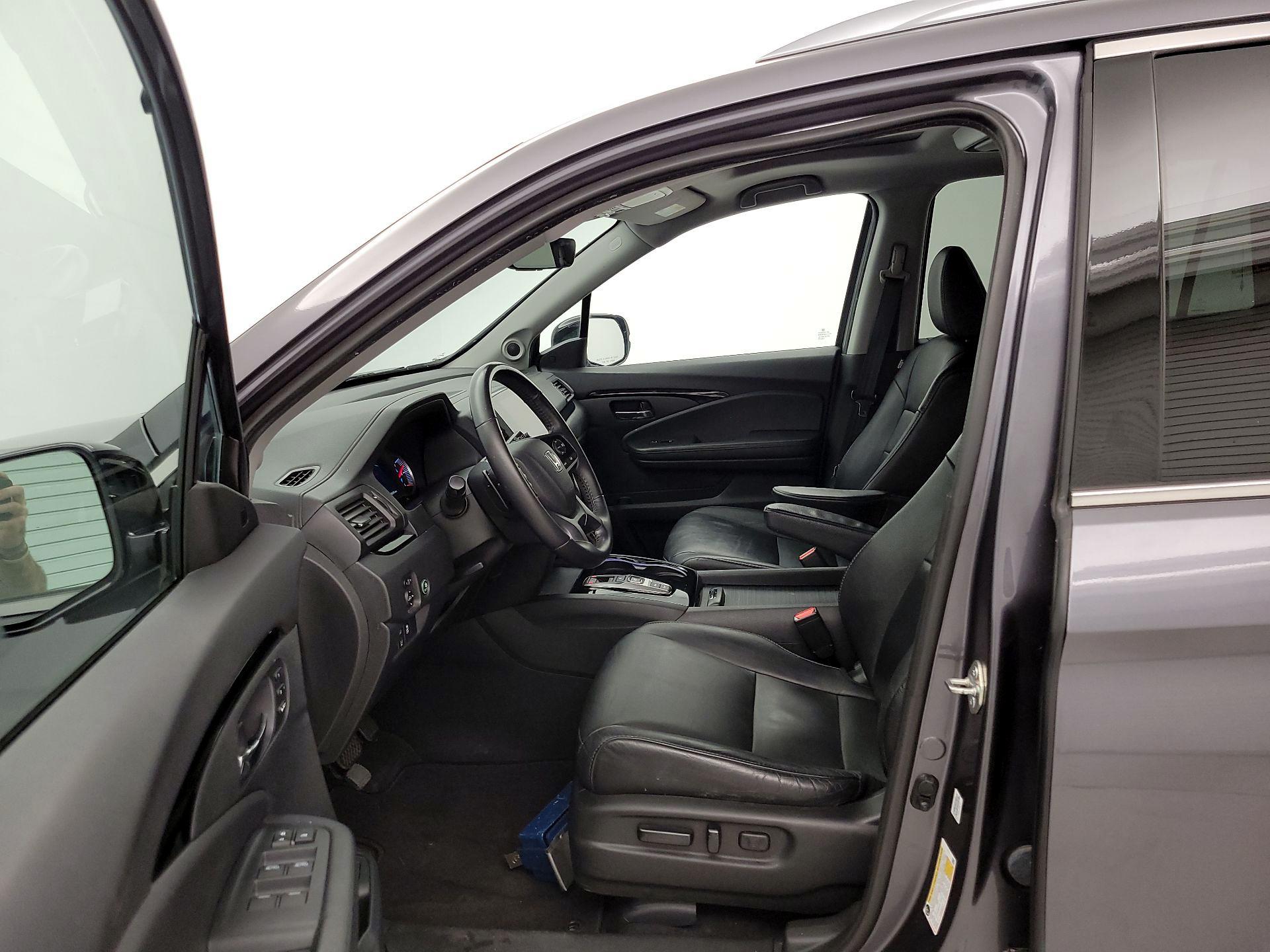 Thumbnail: 2019 Honda Pilot - 11