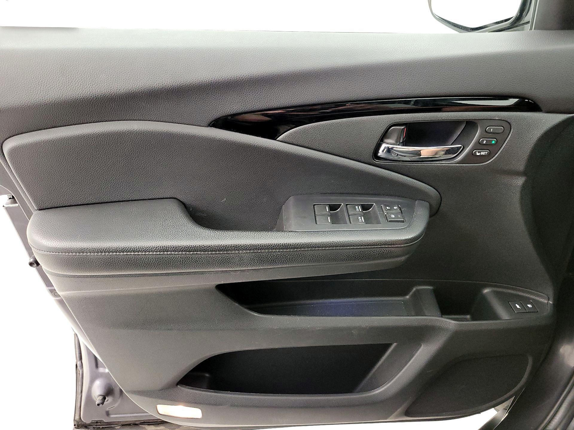 Thumbnail: 2019 Honda Pilot - 12