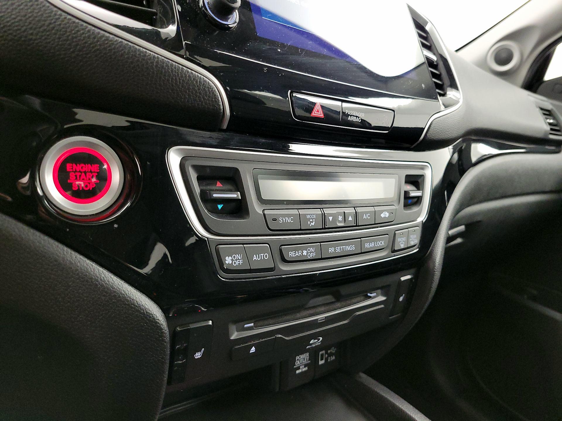 Thumbnail: 2019 Honda Pilot - 17