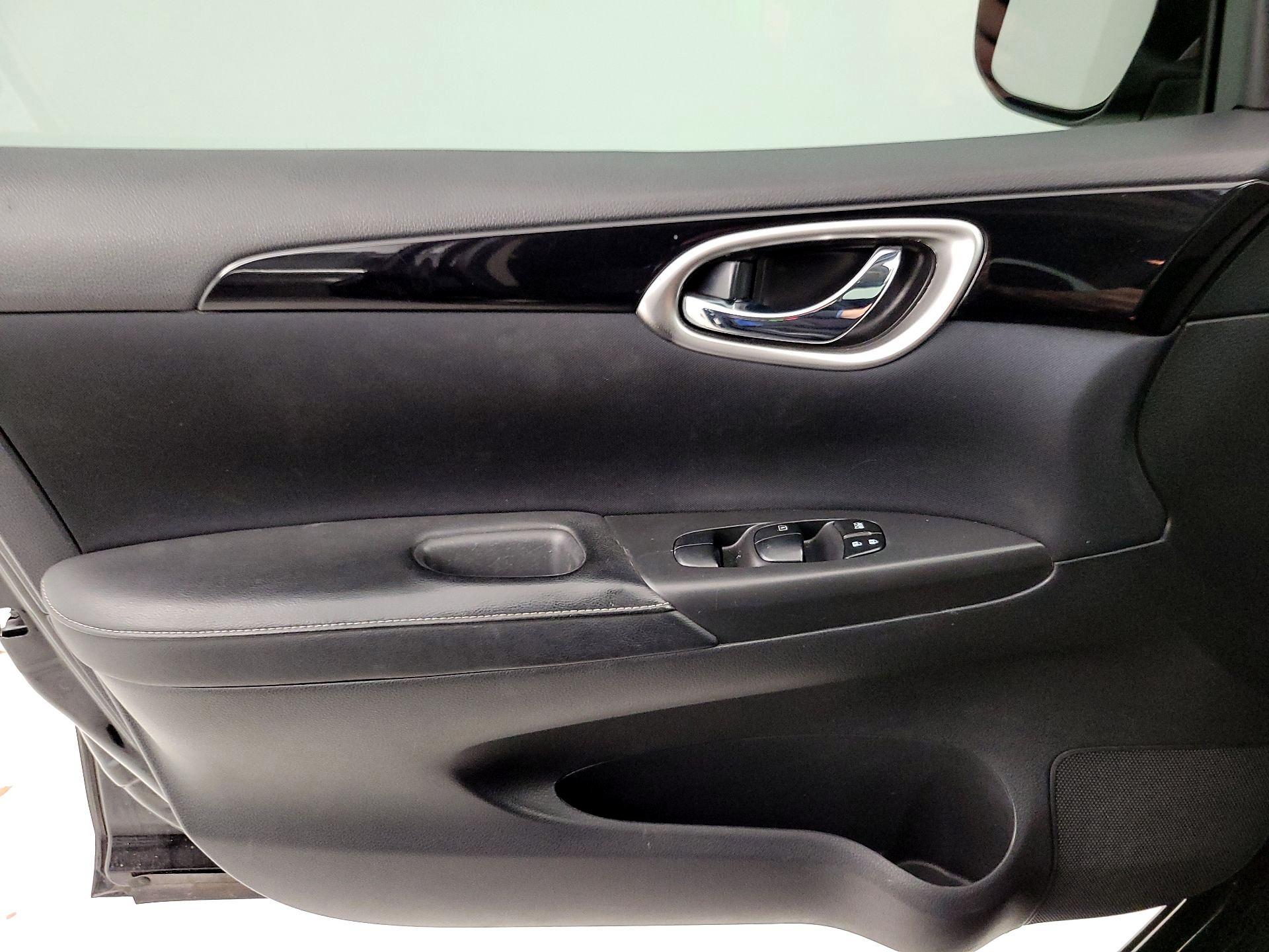 Thumbnail: 2017 Nissan Sentra - 12