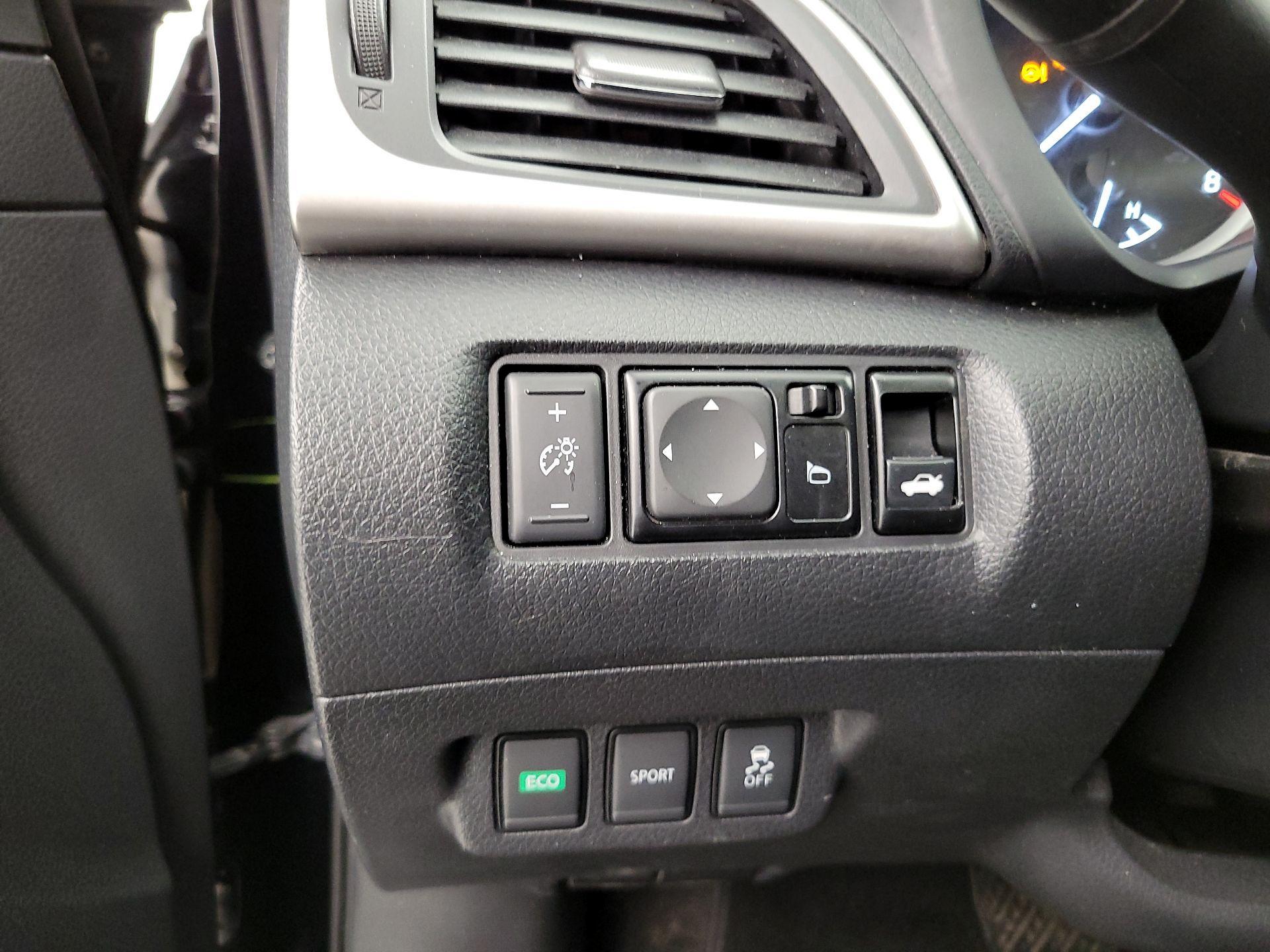 Thumbnail: 2017 Nissan Sentra - 13