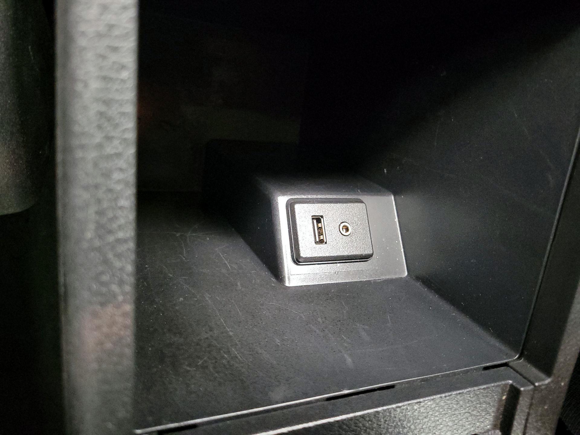 Thumbnail: 2017 Nissan Sentra - 18