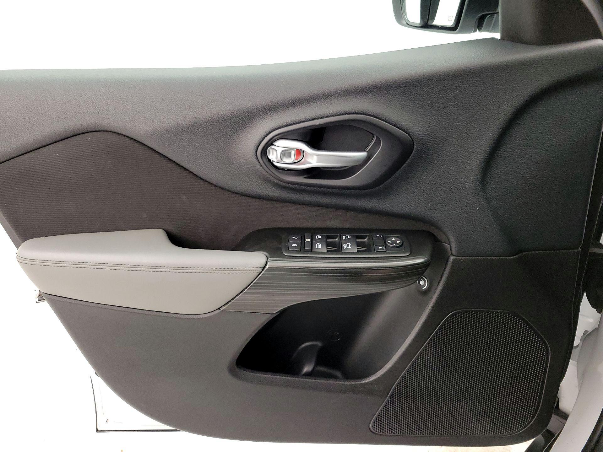 Thumbnail: 2014 Jeep Cherokee - 12