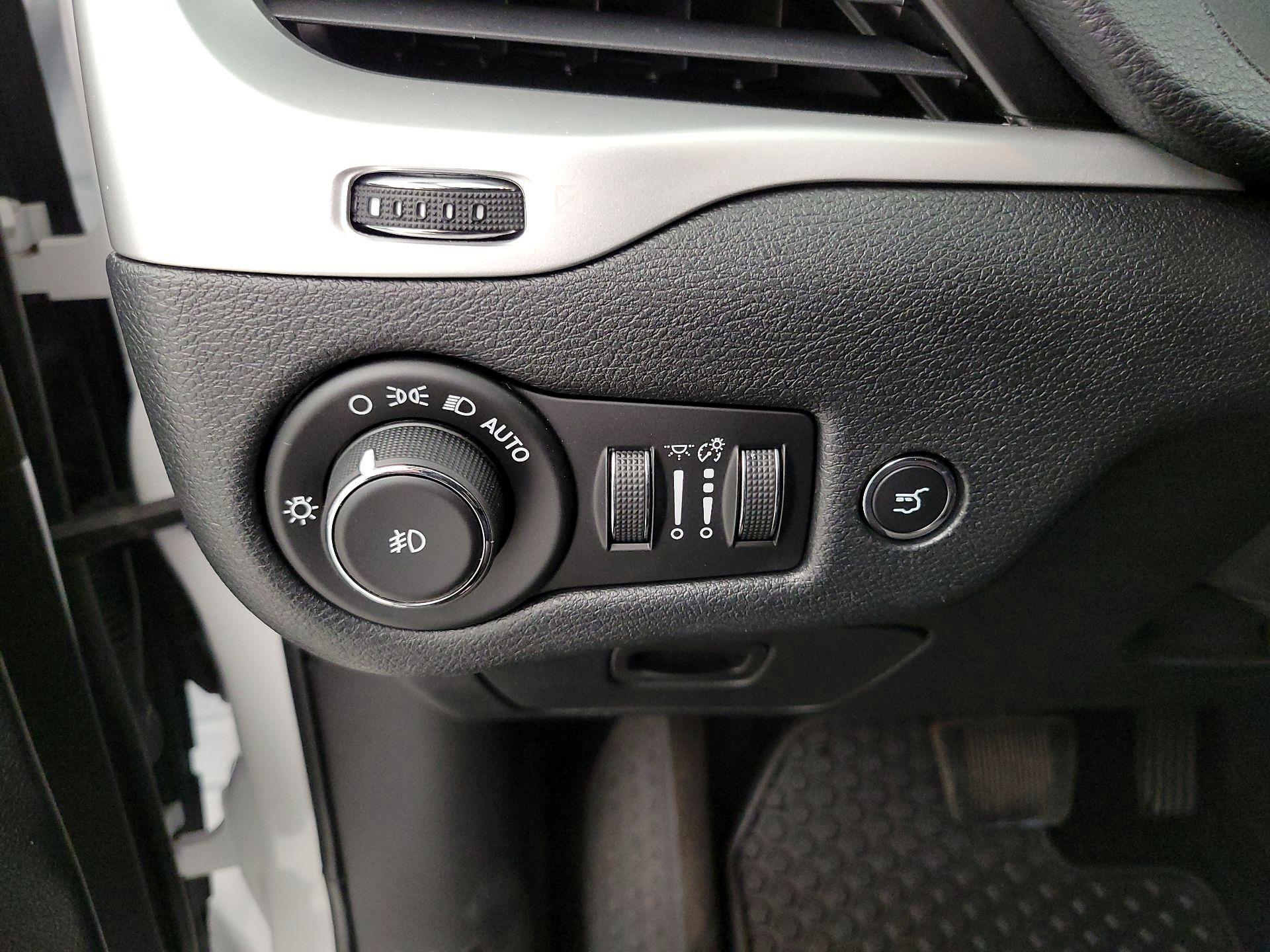 Thumbnail: 2014 Jeep Cherokee - 13