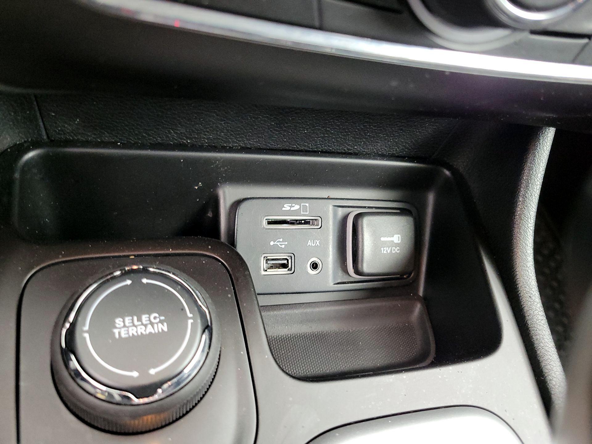 Thumbnail: 2014 Jeep Cherokee - 19