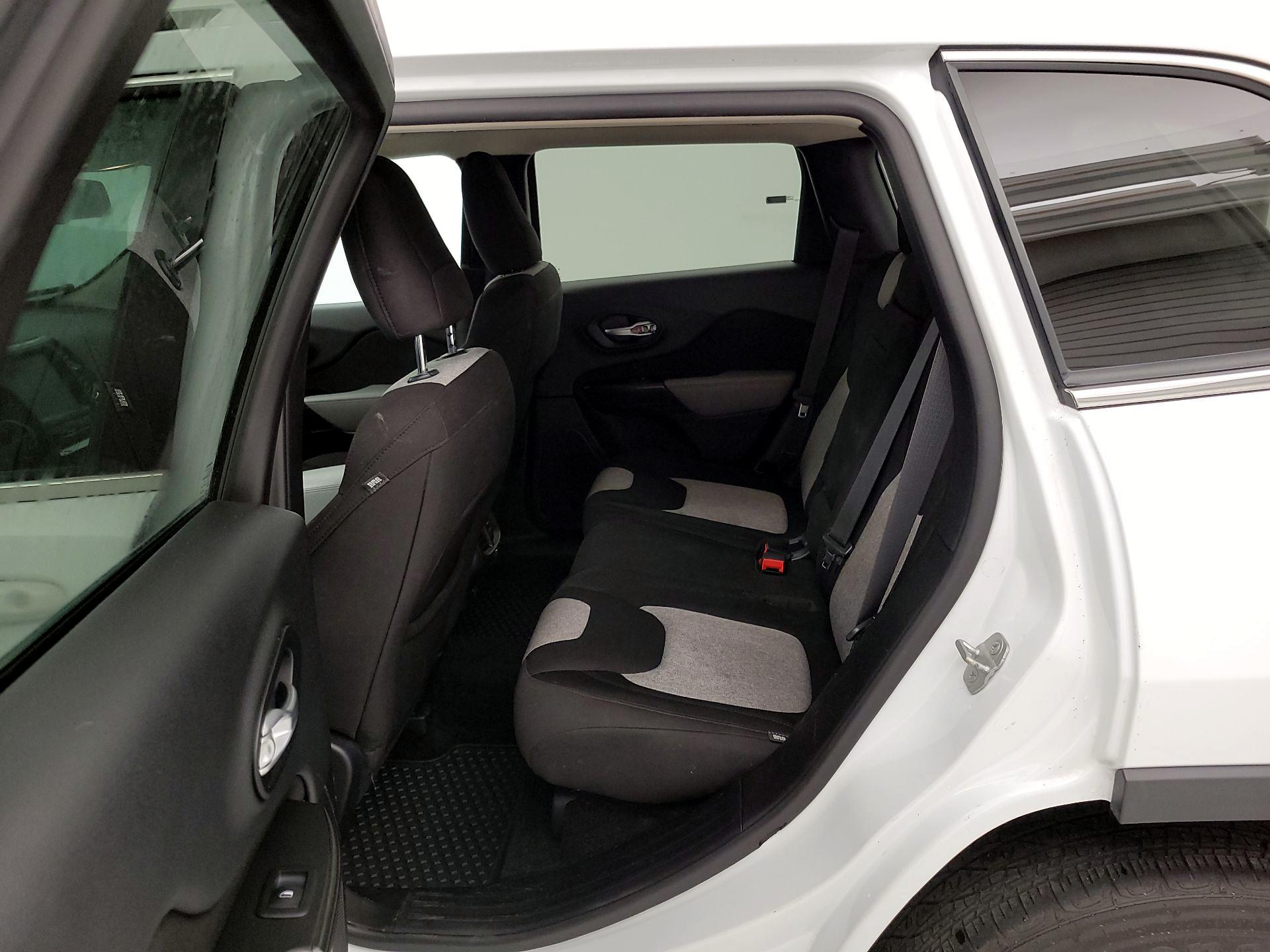 Thumbnail: 2014 Jeep Cherokee - 20