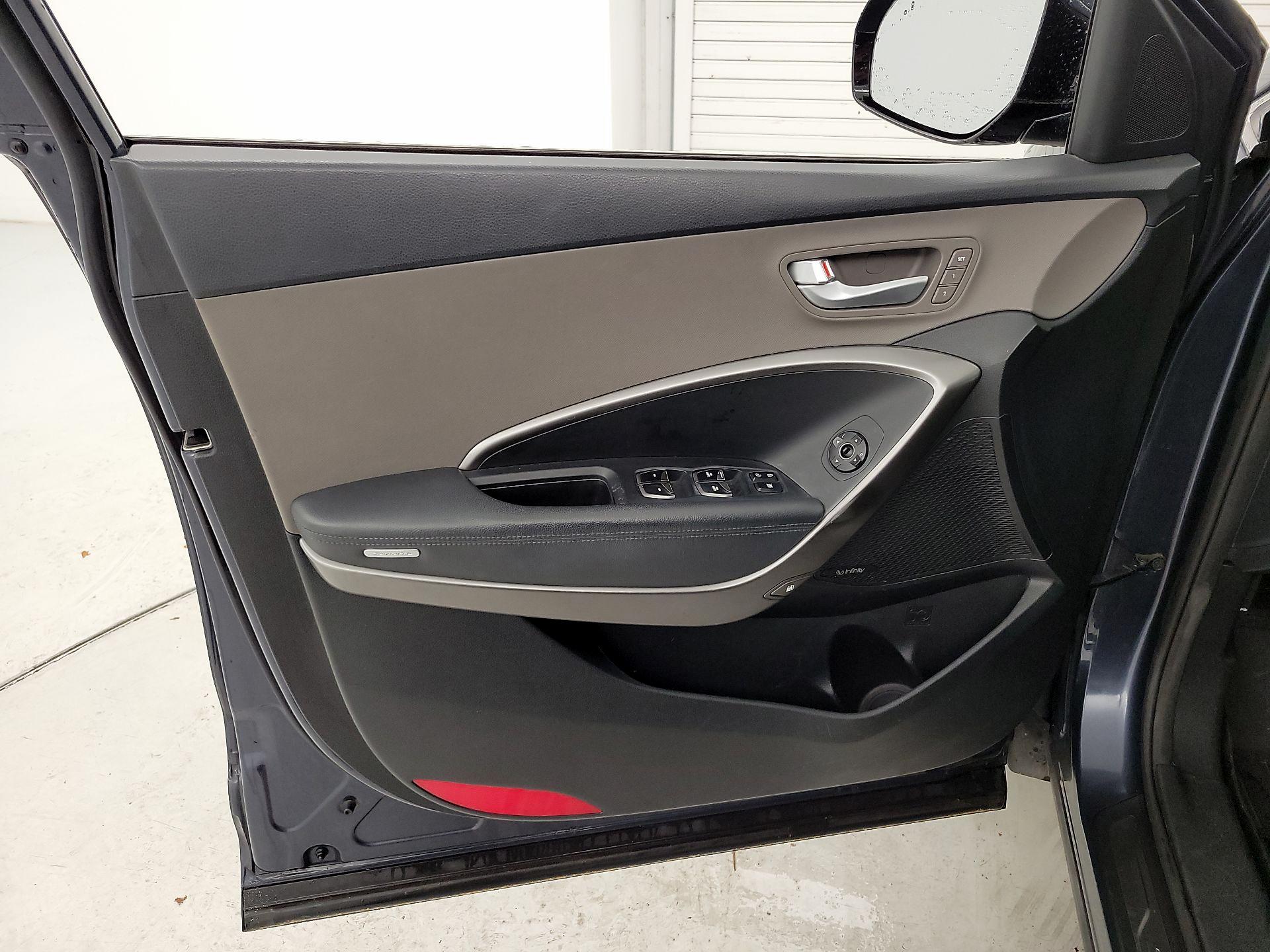 Thumbnail: 2017 Hyundai Santa Fe - 12