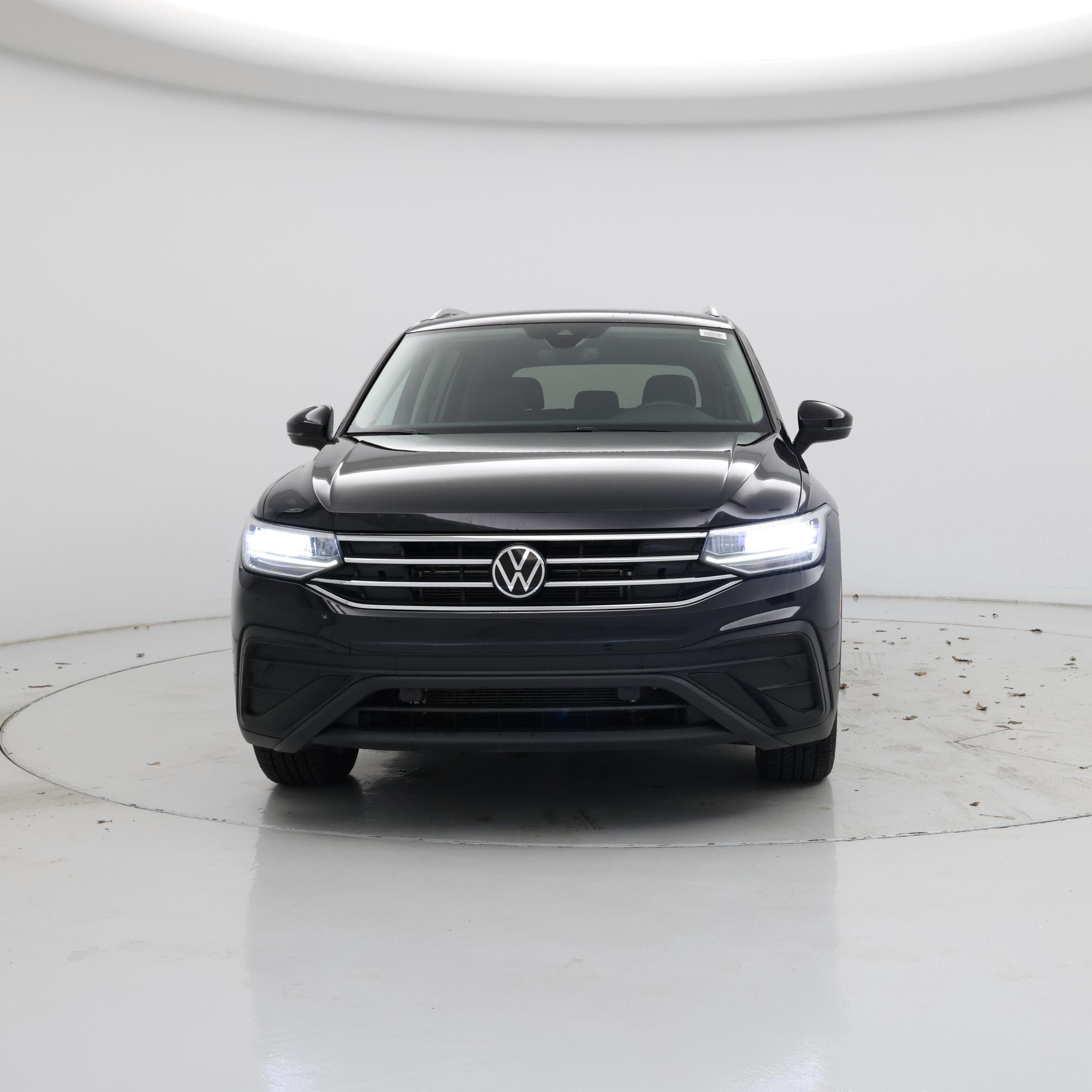 Thumbnail: 2023 Volkswagen Tiguan - 5