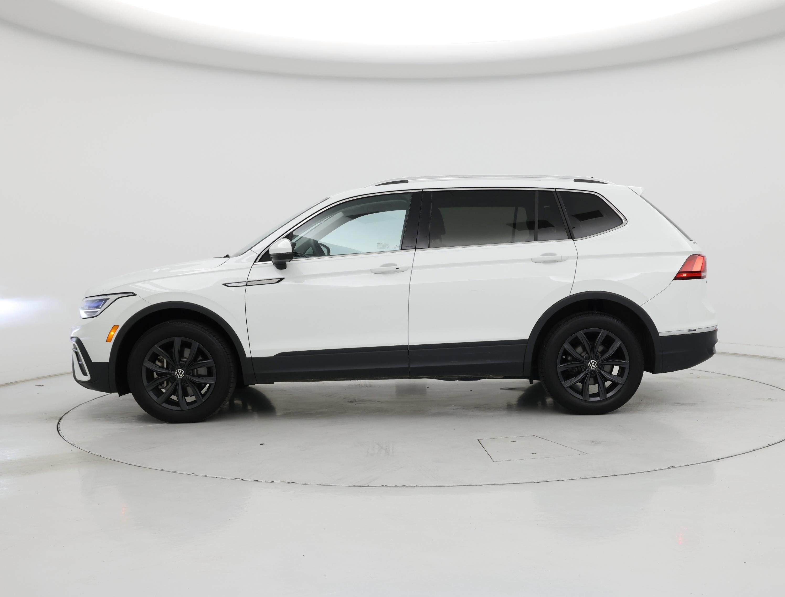 Thumbnail: 2024 Volkswagen Tiguan - 3