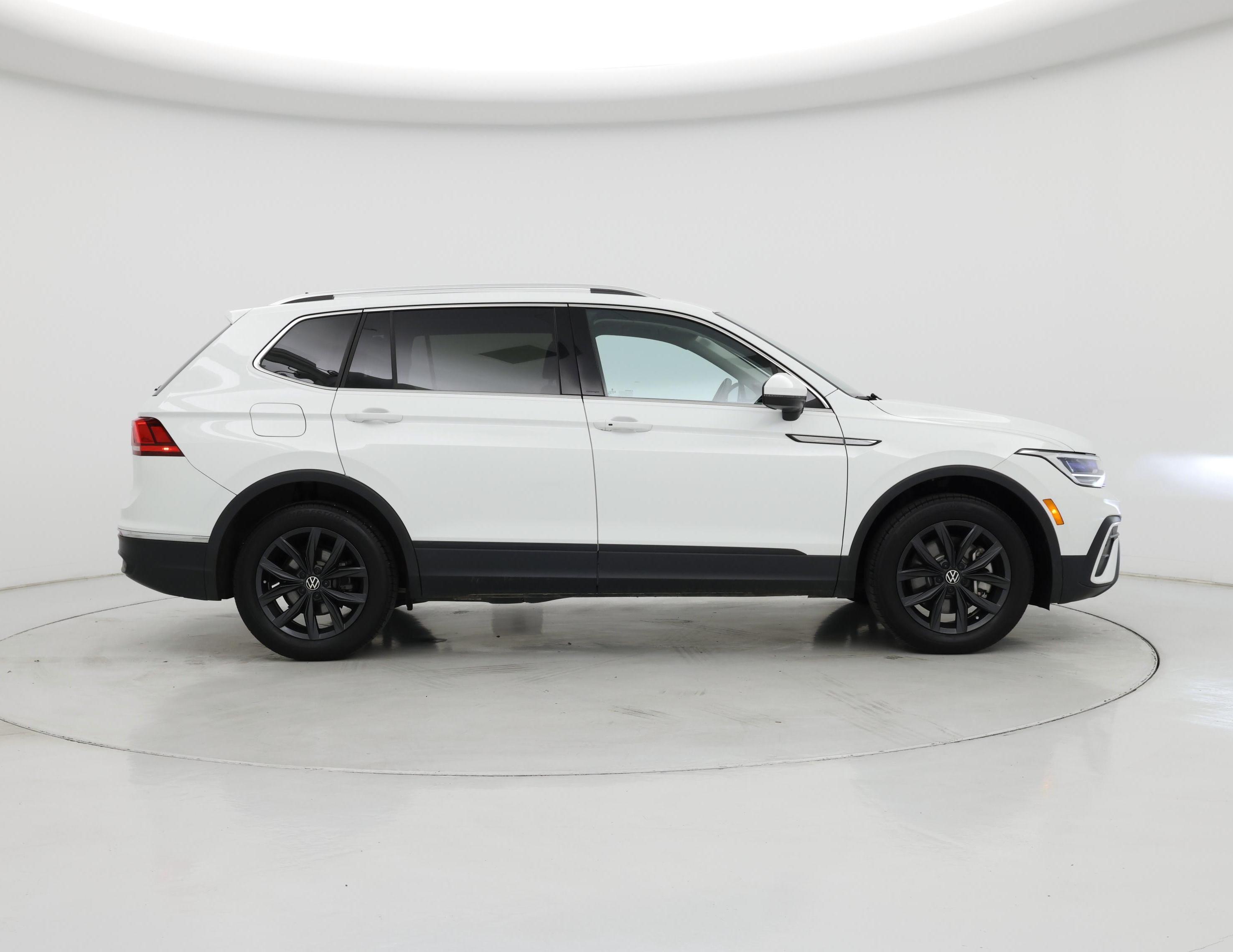 Thumbnail: 2024 Volkswagen Tiguan - 7