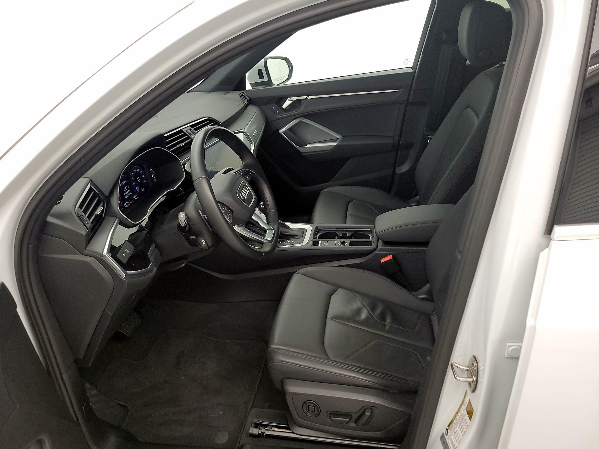 Thumbnail: 2024 Audi Q3 - 11