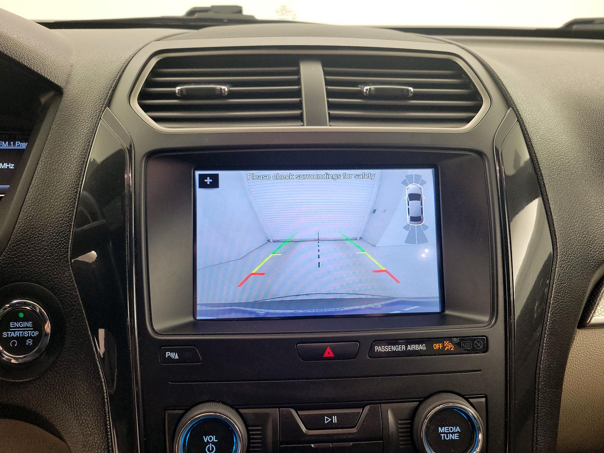 Thumbnail: 2019 Ford Explorer - 15