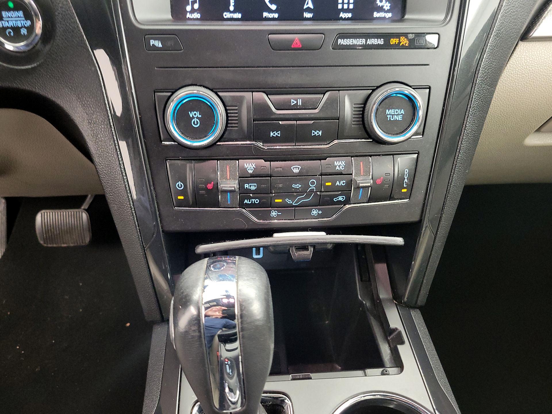 Thumbnail: 2019 Ford Explorer - 17