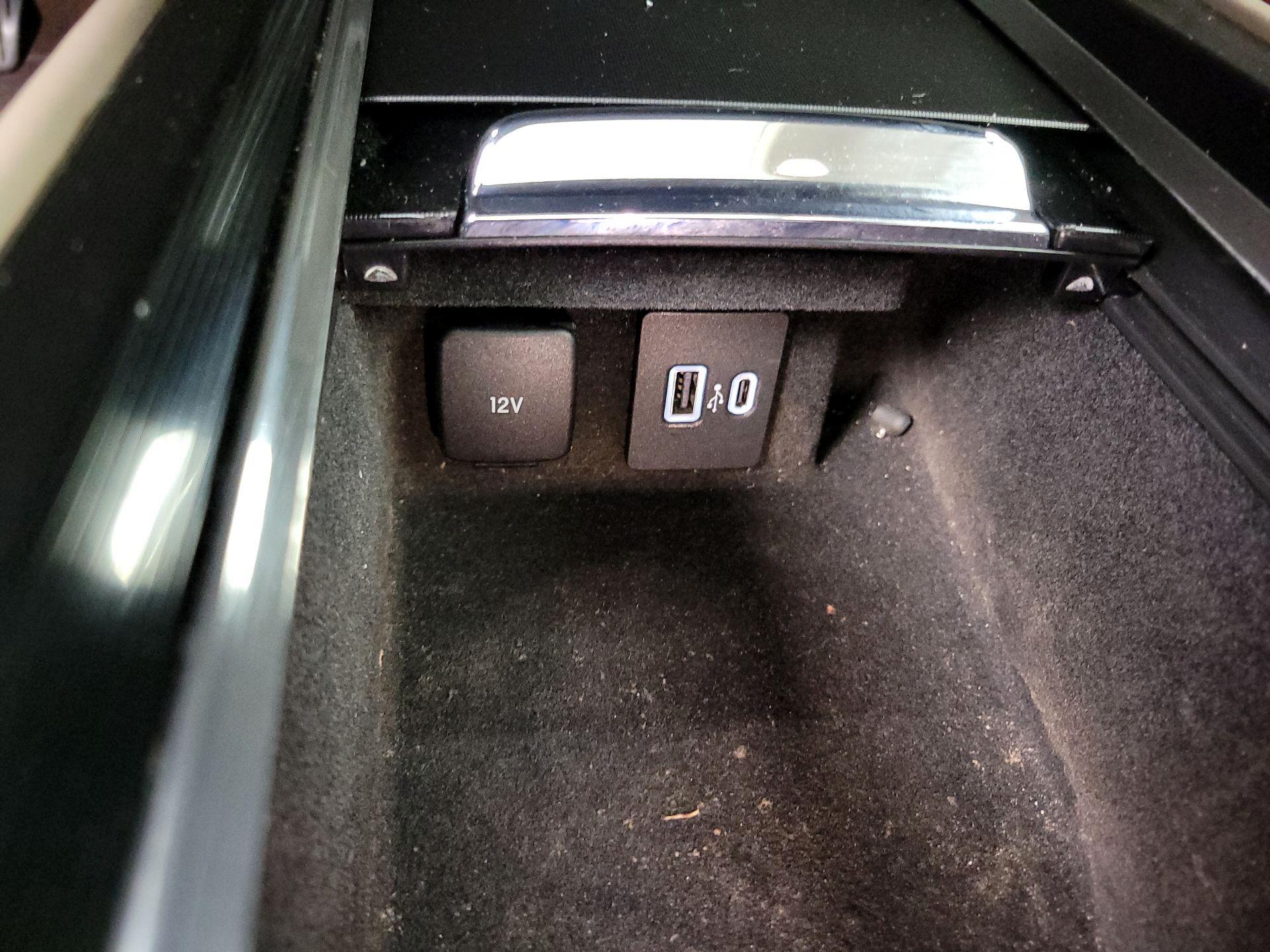 Thumbnail: 2021 Lincoln Corsair - 19