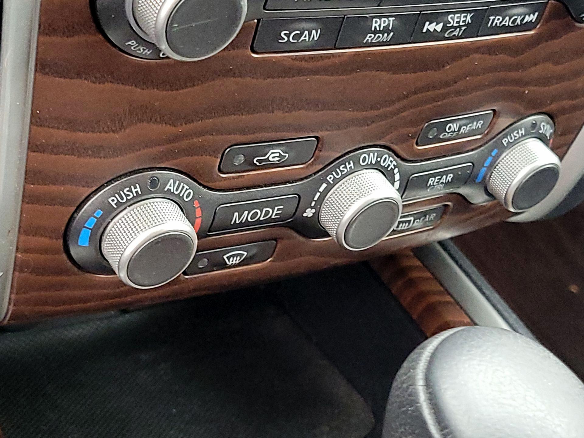 Thumbnail: 2020 Nissan Pathfinder - 17