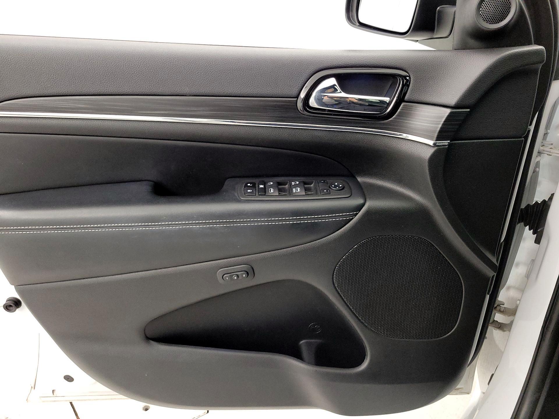 Thumbnail: 2021 Jeep Grand Cherokee - 12