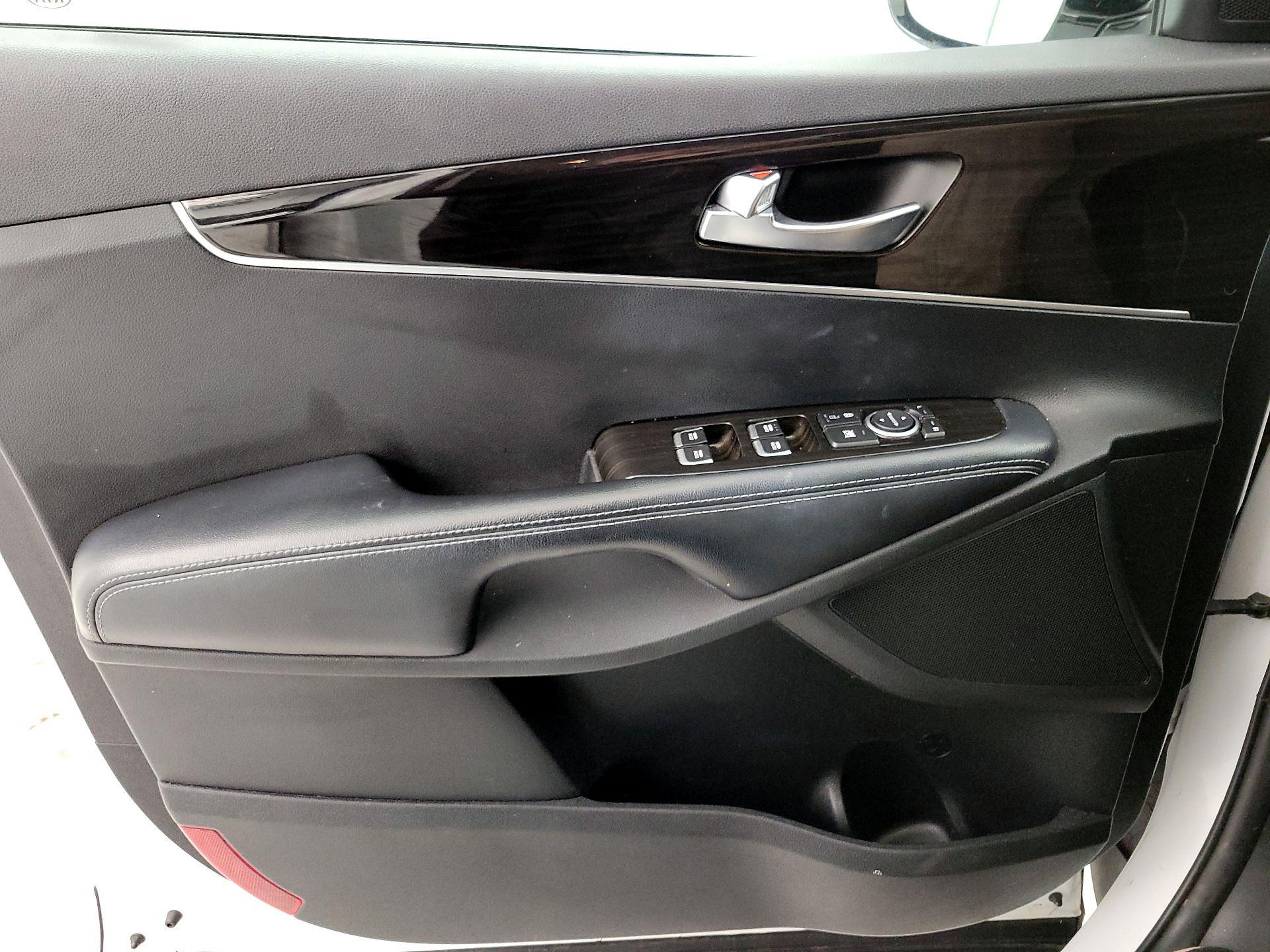 Thumbnail: 2020 Kia Sorento - 12