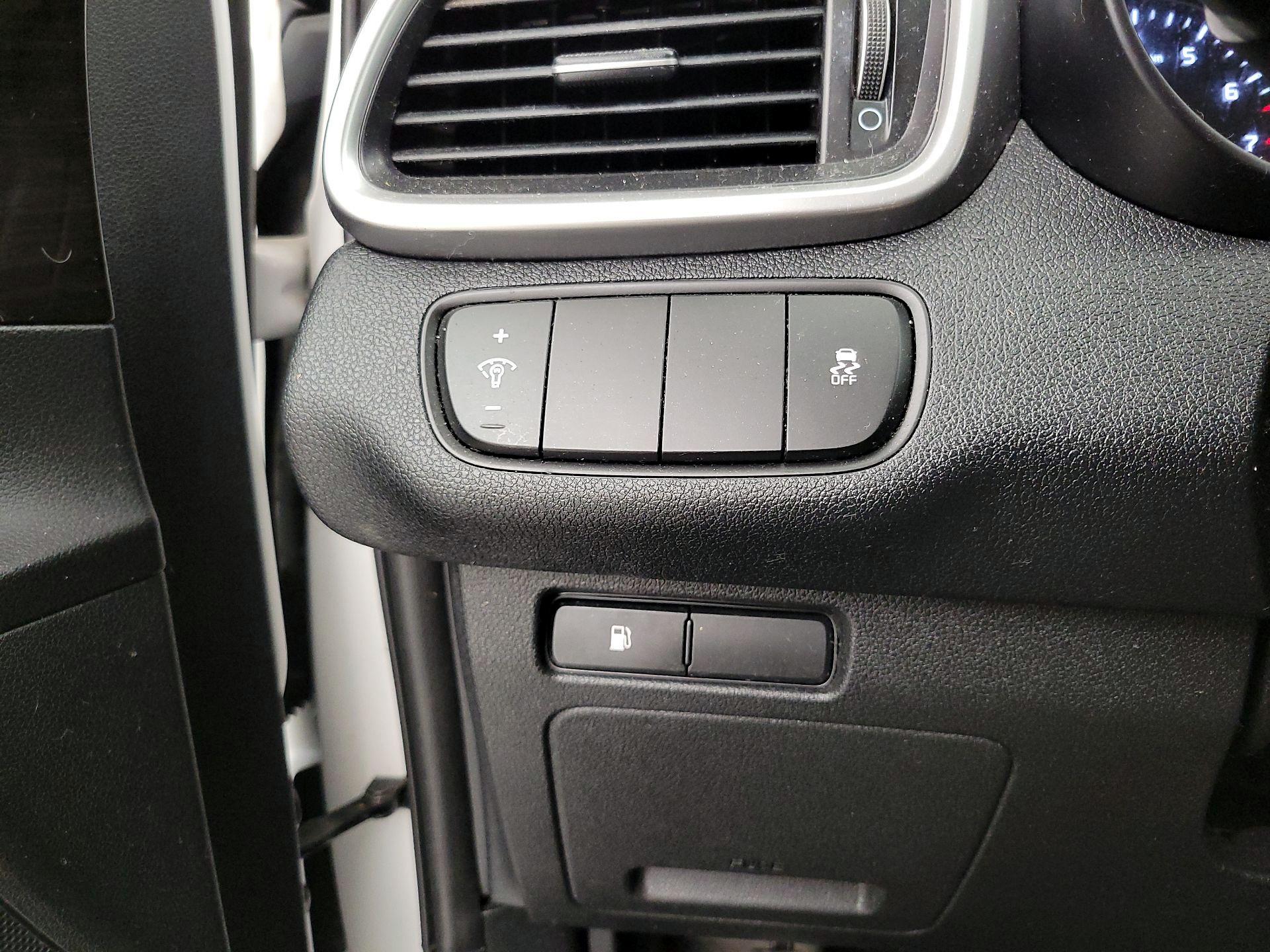 Thumbnail: 2020 Kia Sorento - 13