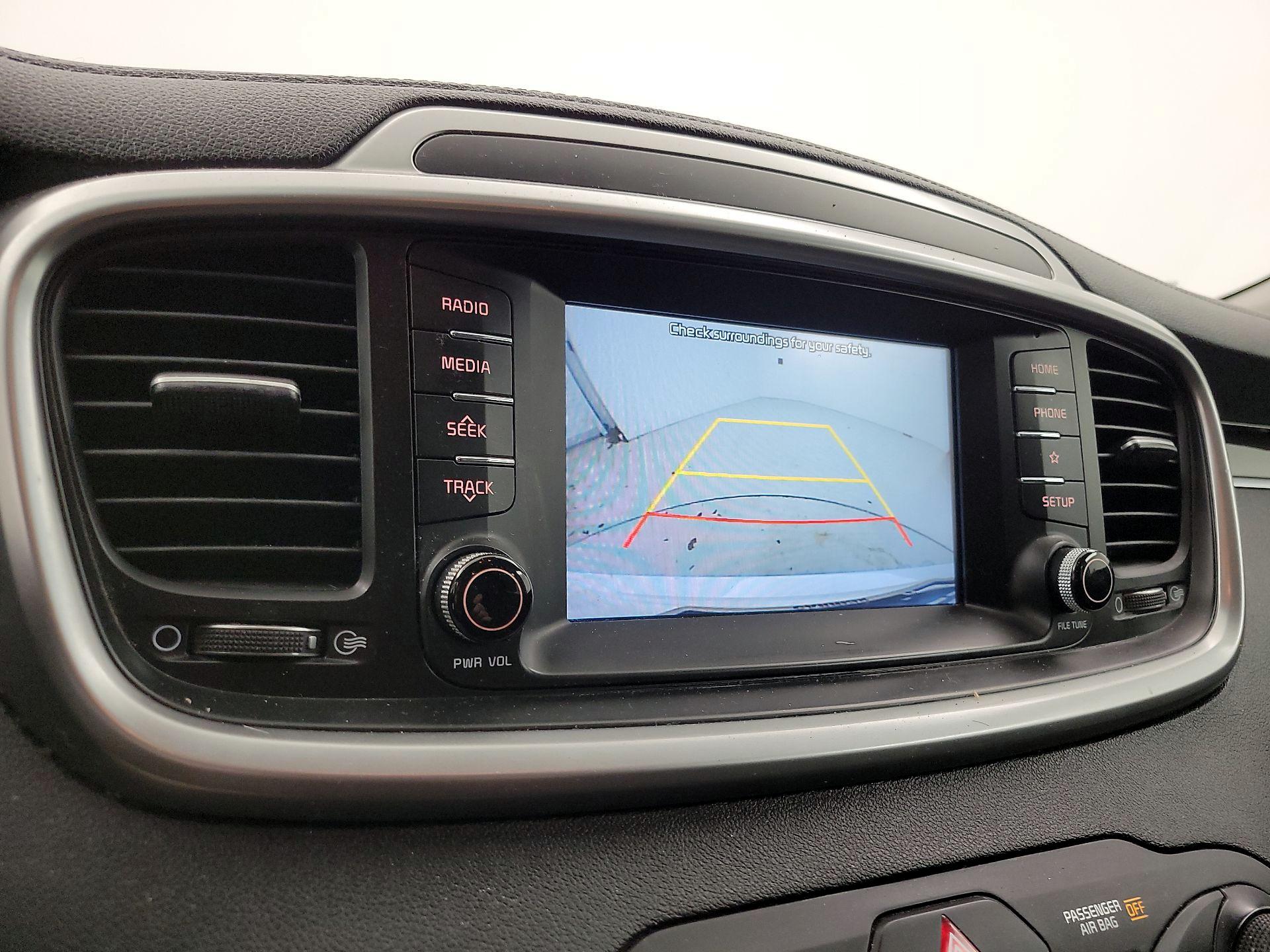 Thumbnail: 2020 Kia Sorento - 14