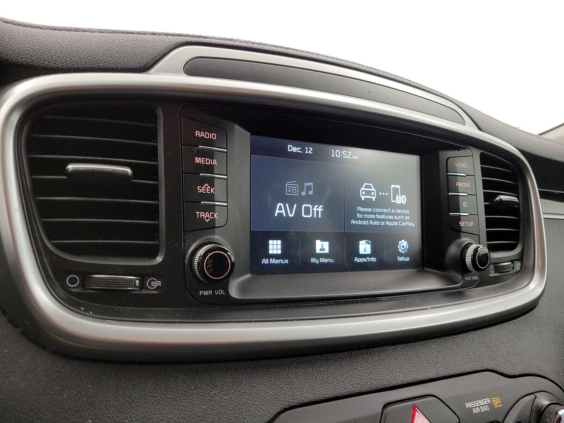 Thumbnail: 2020 Kia Sorento - 15