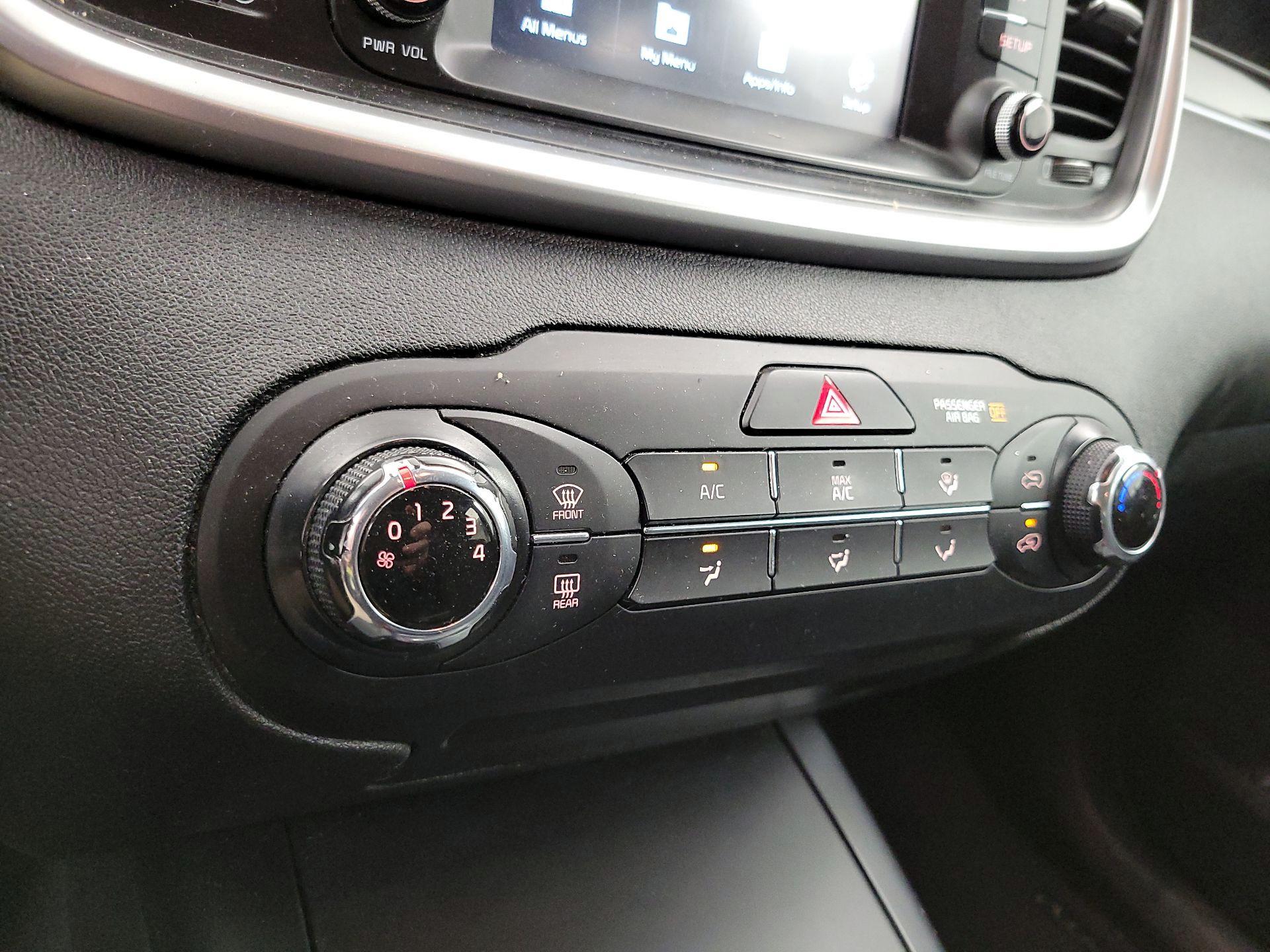 Thumbnail: 2020 Kia Sorento - 16