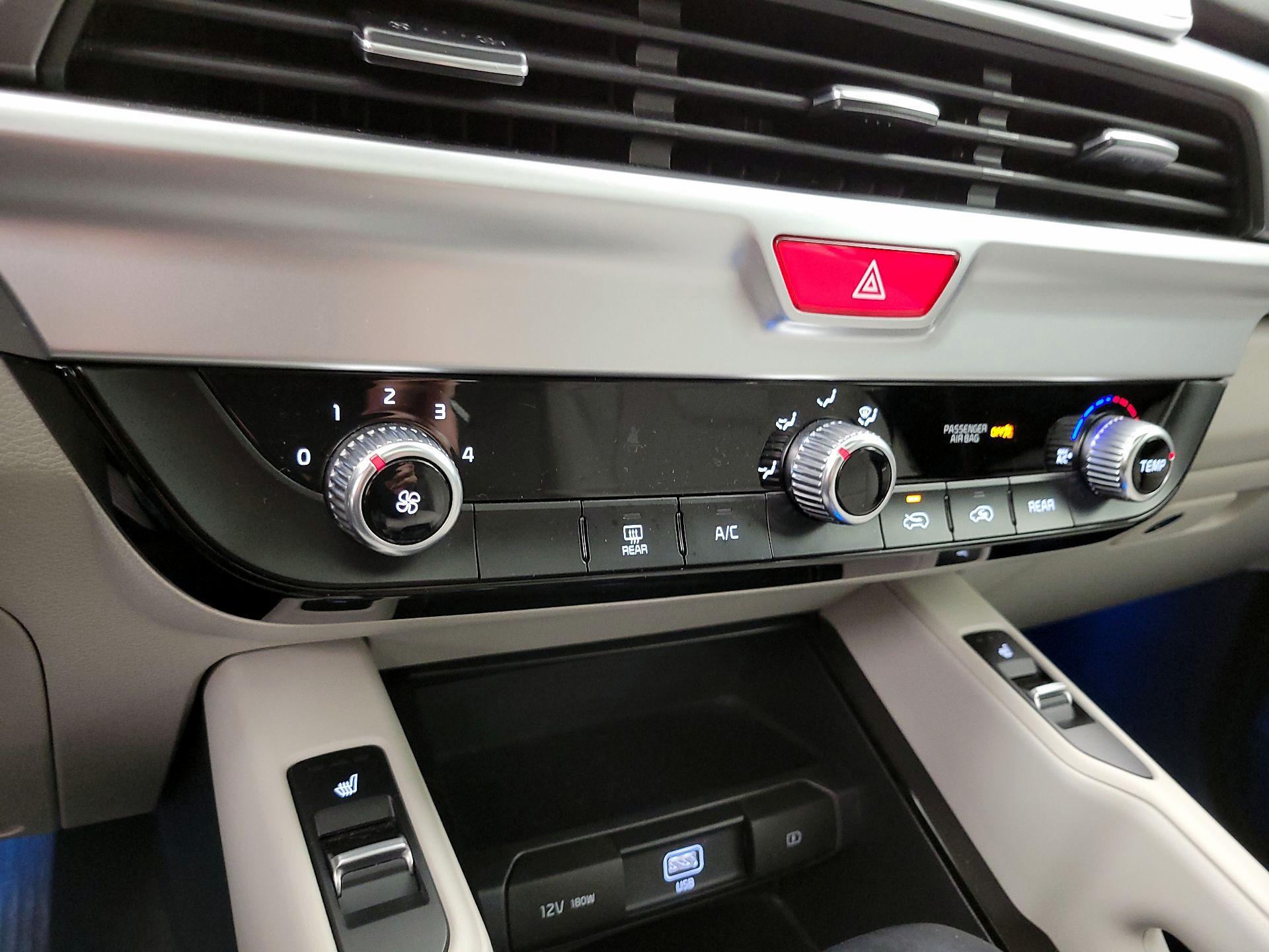 Thumbnail: 2020 Kia Telluride - 16