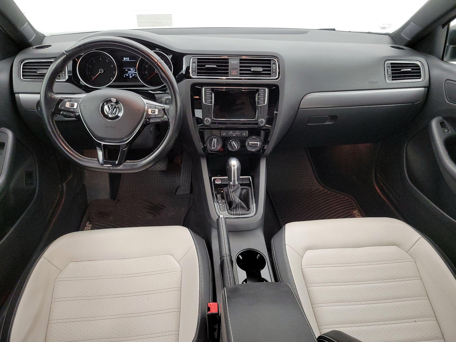 Thumbnail: 2016 Volkswagen Jetta - 9