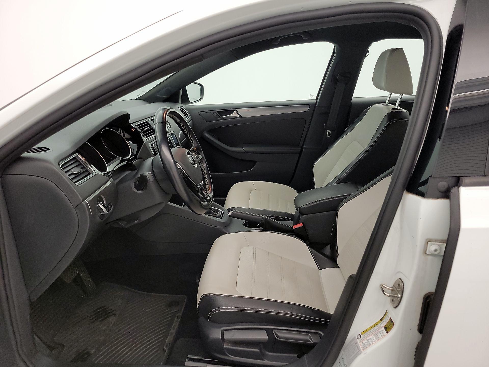 Thumbnail: 2016 Volkswagen Jetta - 11