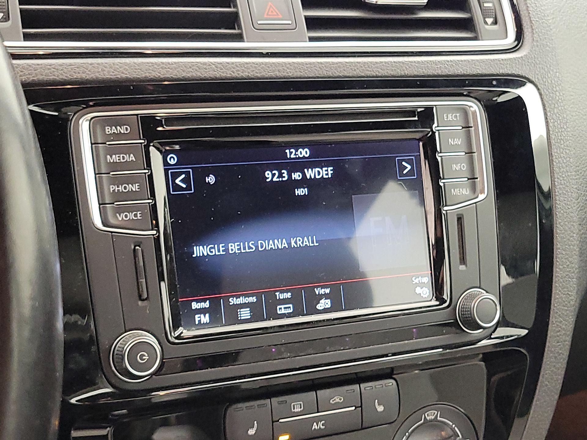 Thumbnail: 2016 Volkswagen Jetta - 16