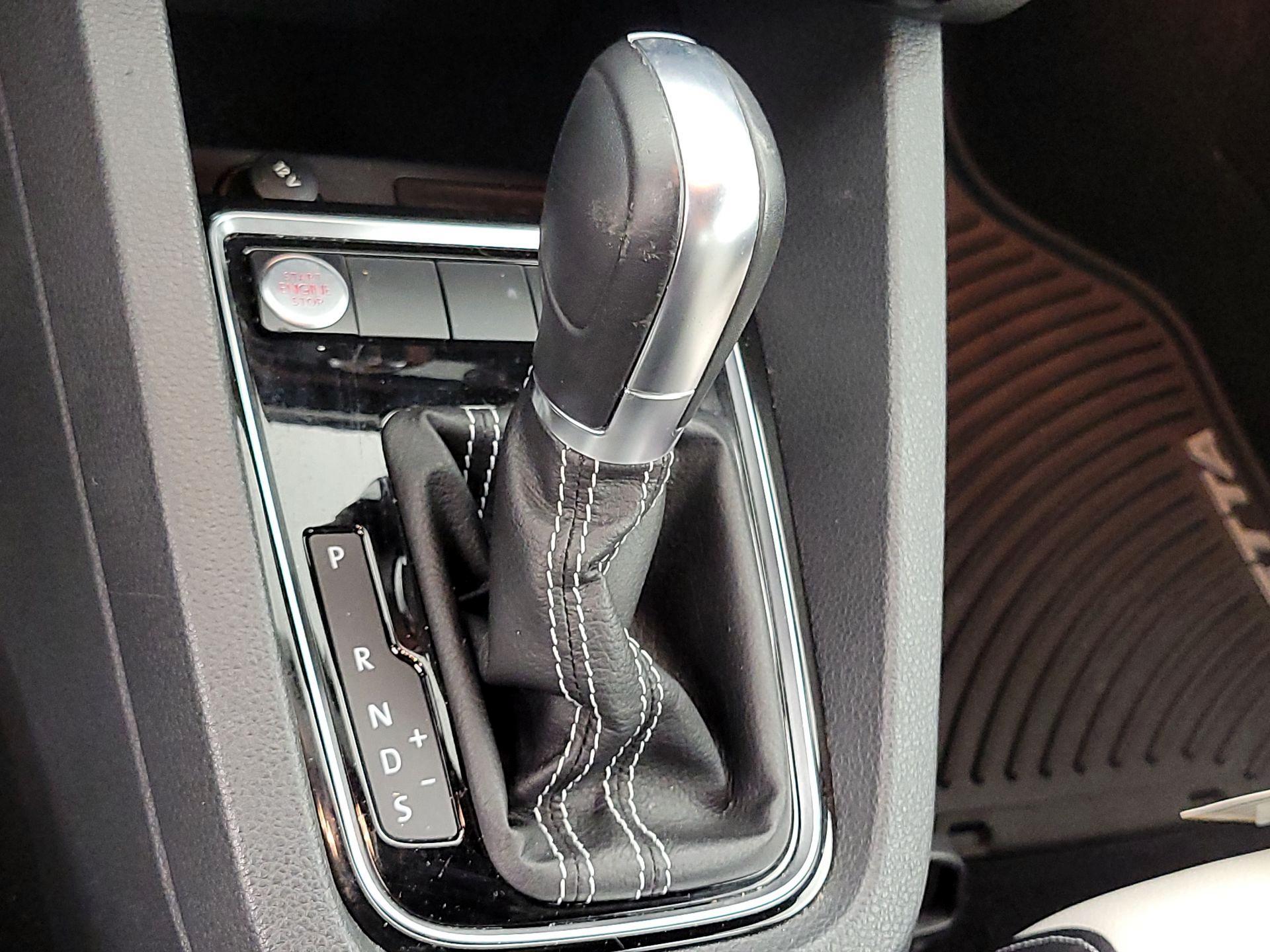 Thumbnail: 2016 Volkswagen Jetta - 18