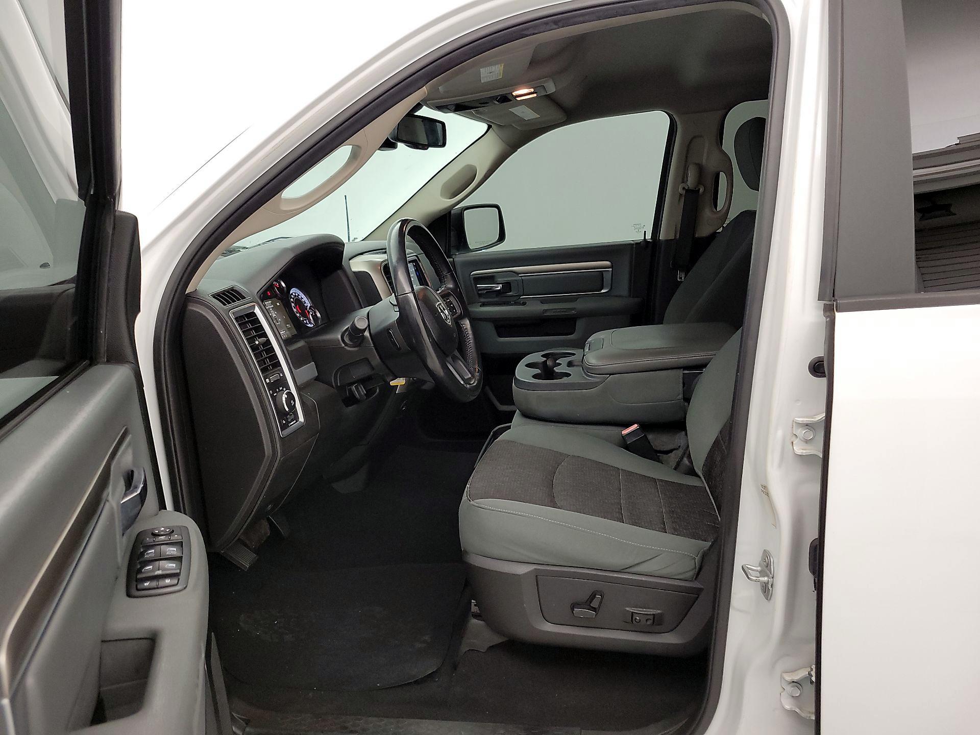 Thumbnail: 2019 RAM 1500 Classic - 11