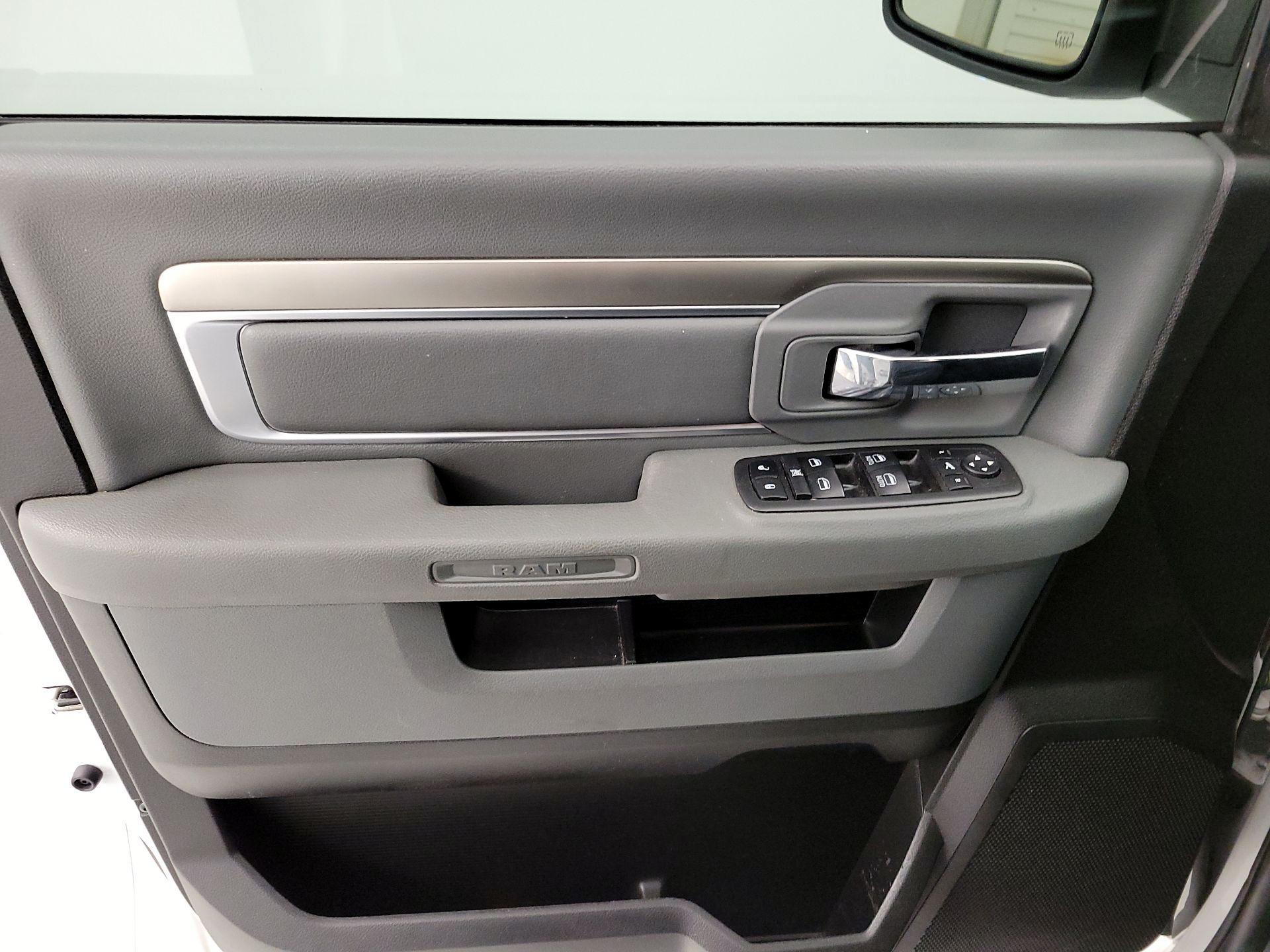 Thumbnail: 2019 RAM 1500 Classic - 12