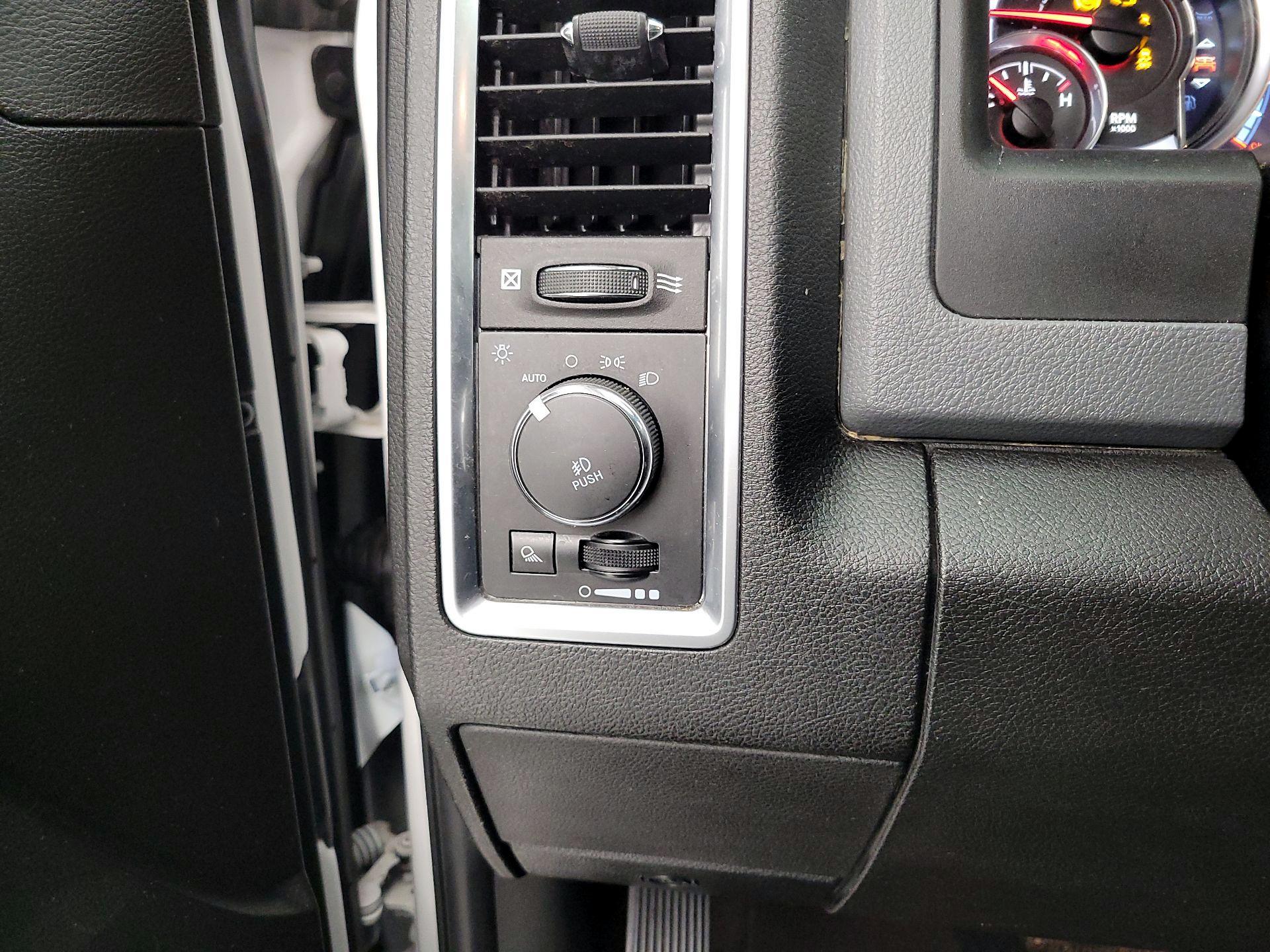 Thumbnail: 2019 RAM 1500 Classic - 13