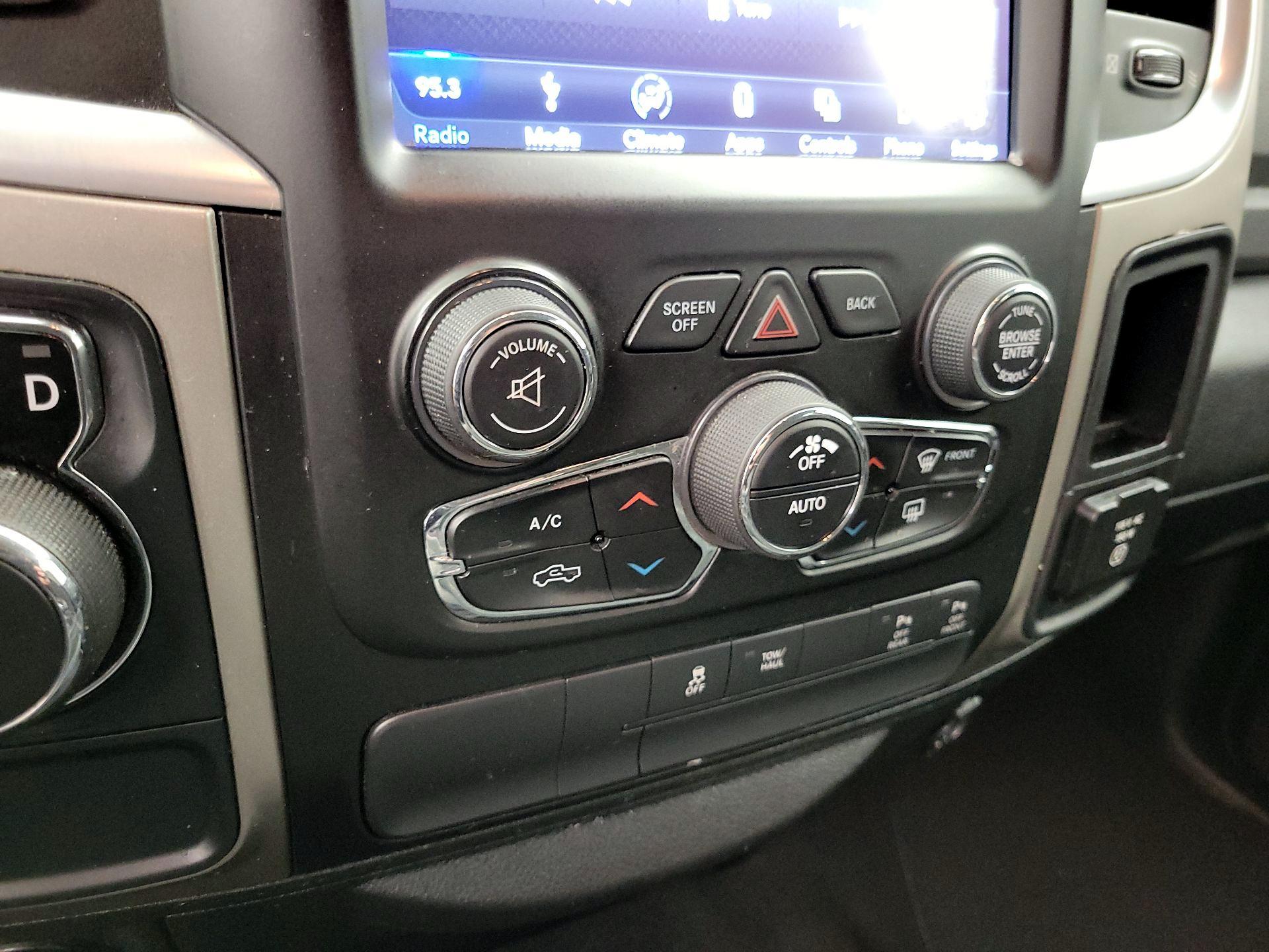 Thumbnail: 2019 RAM 1500 Classic - 16